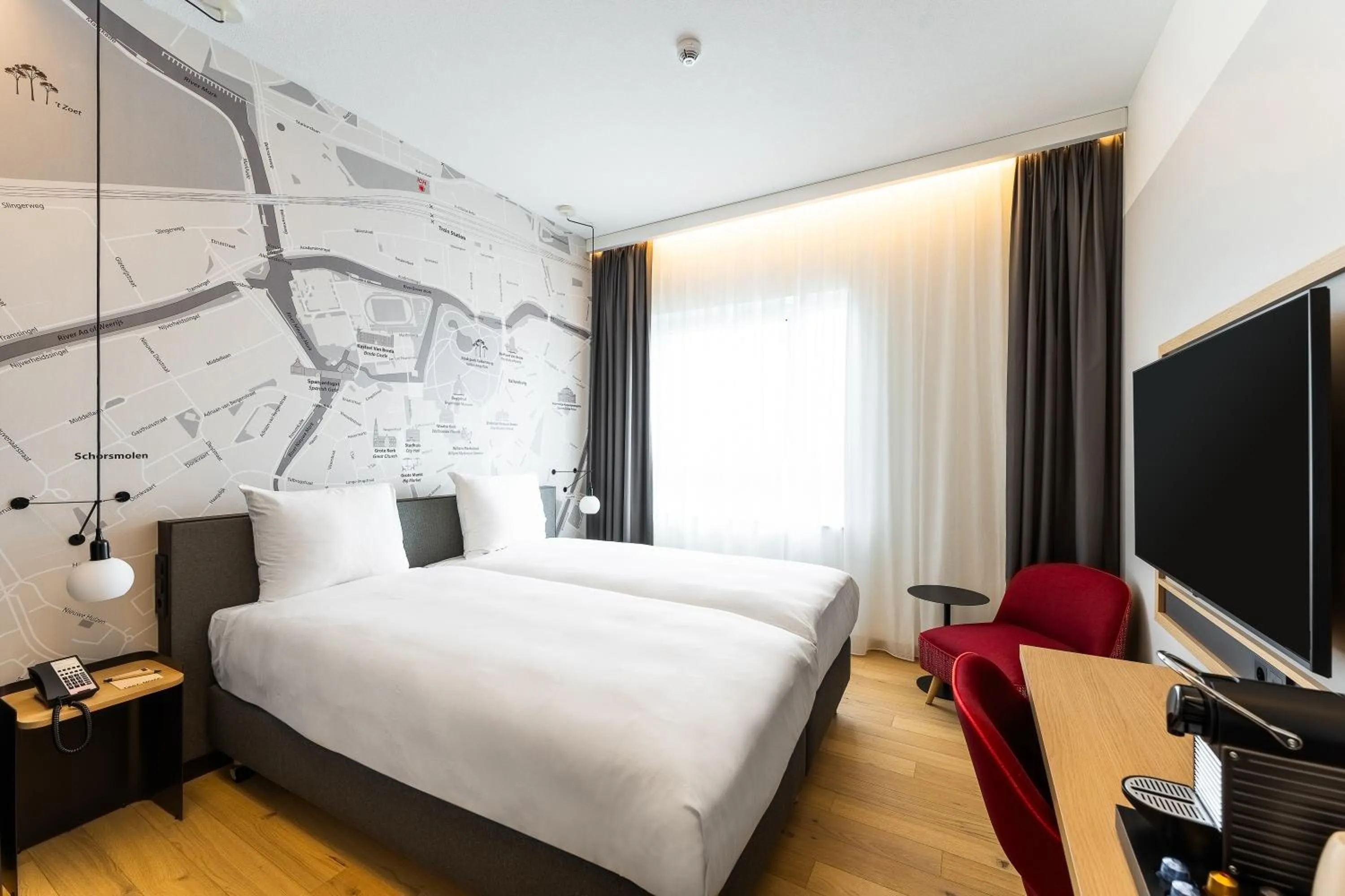 Superior Twin Room in IntercityHotel Breda