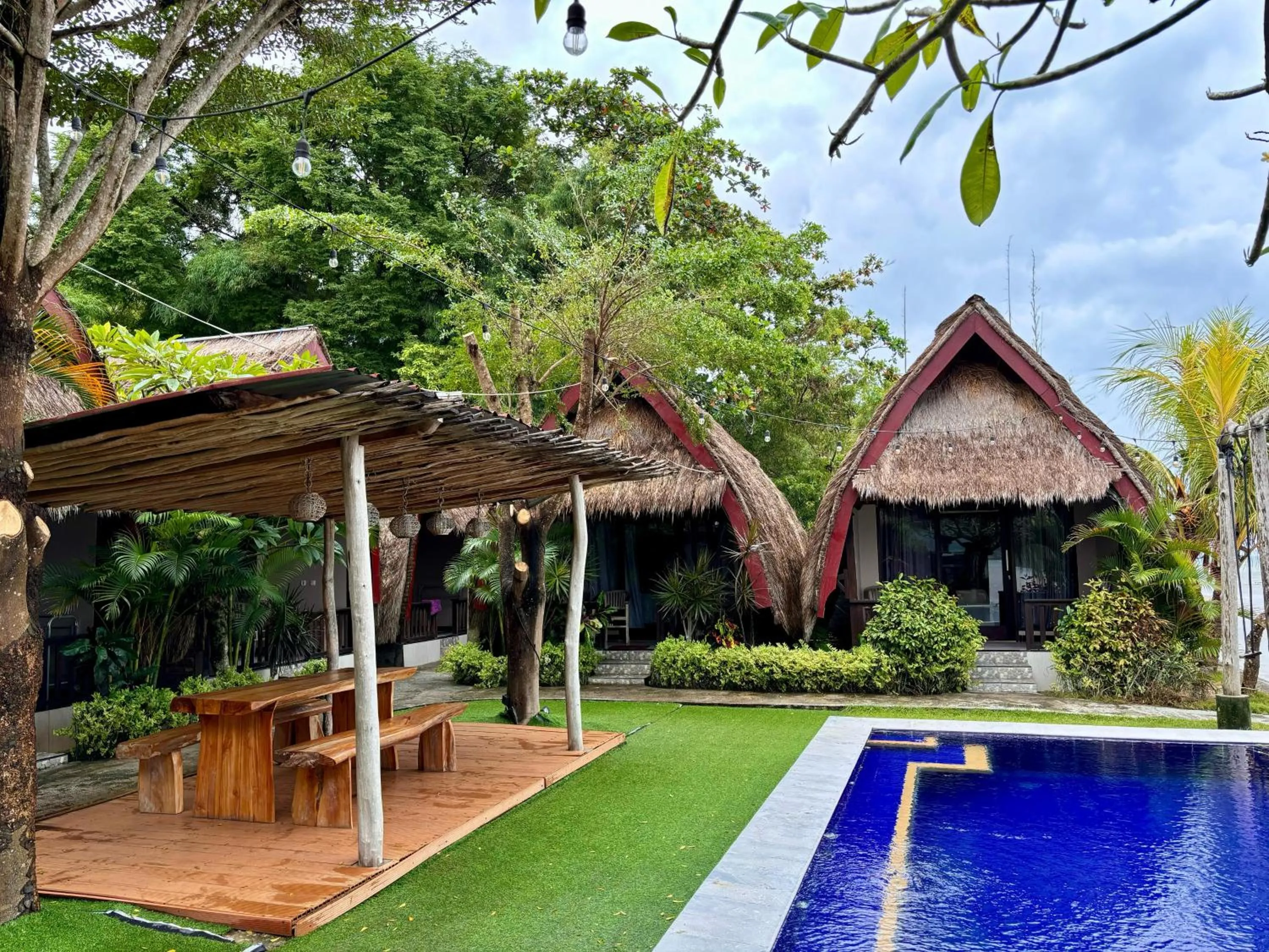 Deluxe Bungalow with Sea View in Krisna Bungalows and Restaurant