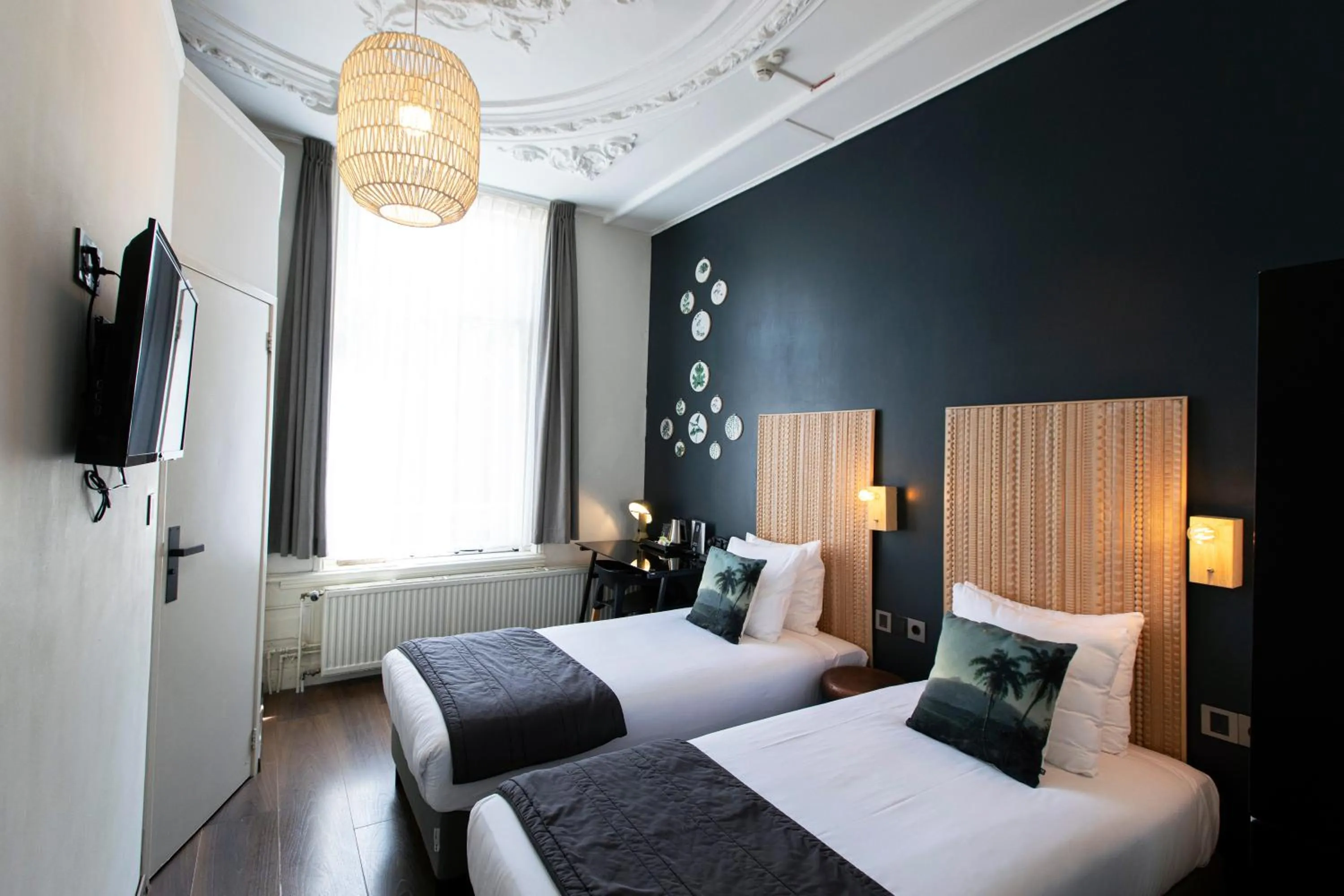 Twin Room with Canal View in Quentin Amsterdam Hotel