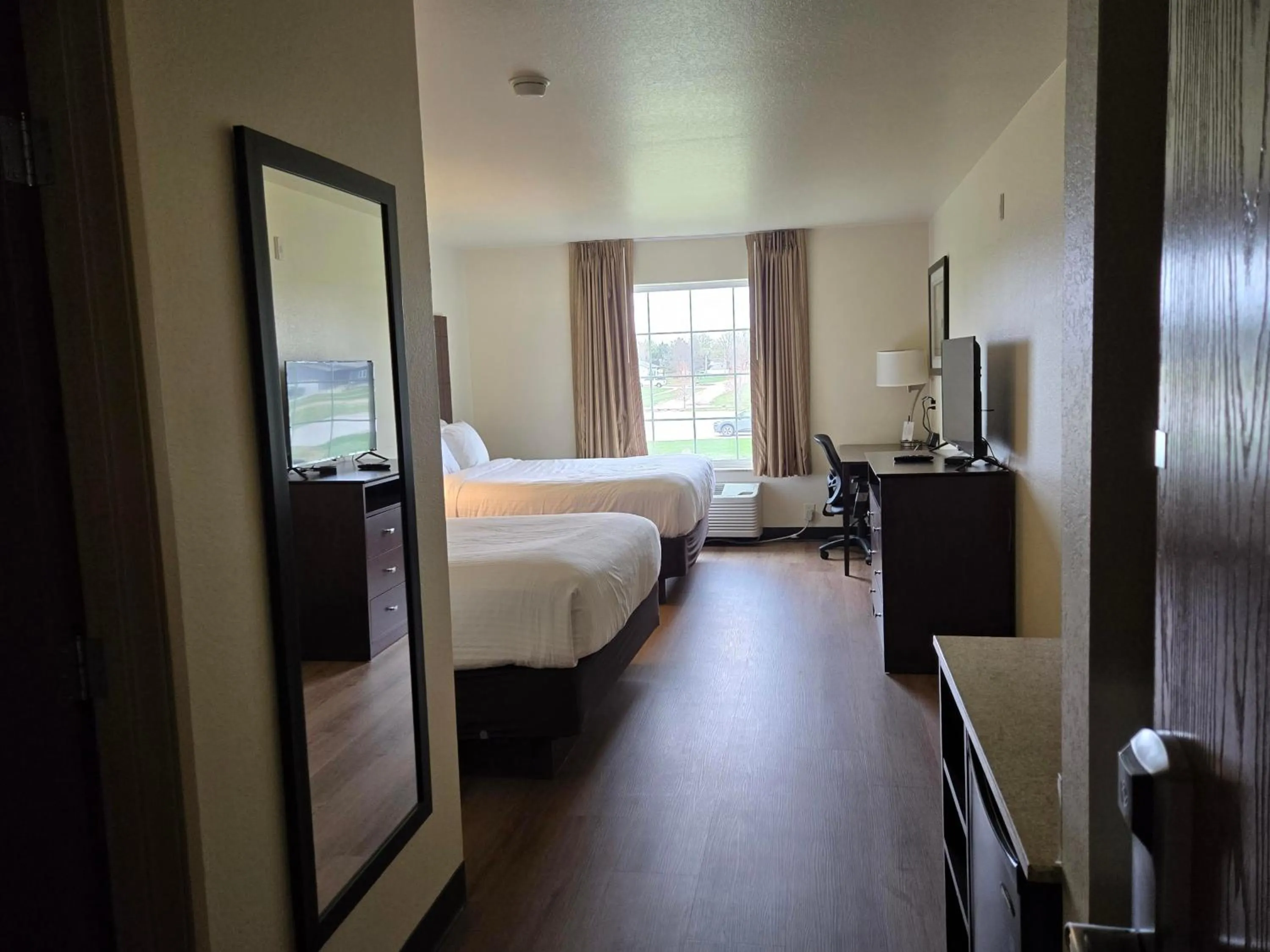Queen Room with Two Queen Beds in Cobblestone Inn & Suites - Schuyler