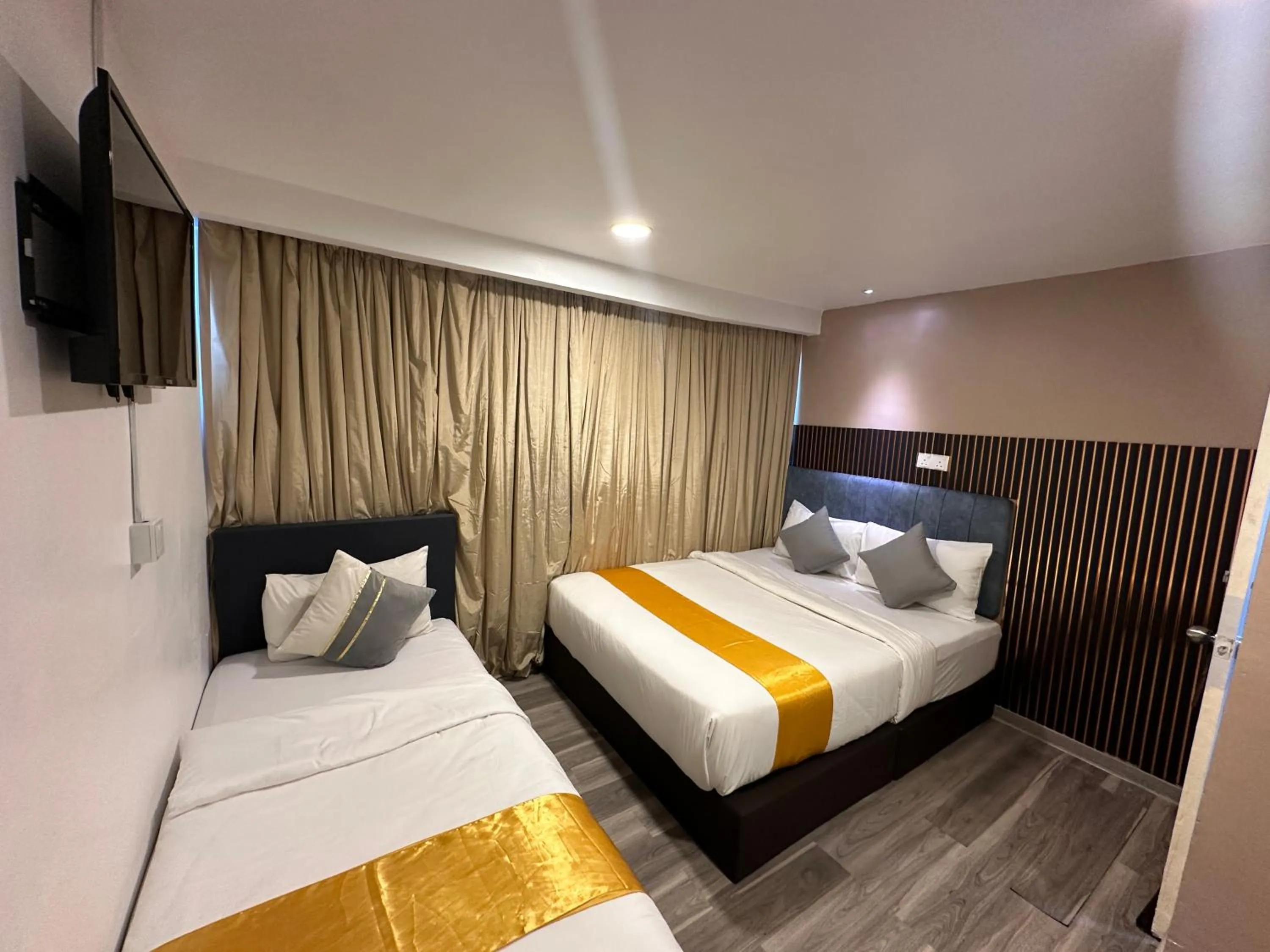 Deluxe Triple Room in SS Grey Hotel