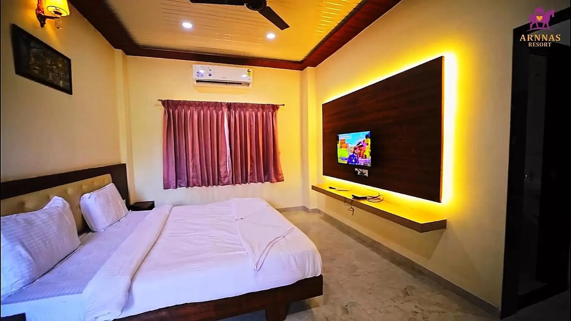 Deluxe Room in Arnnas Resort Diveagar