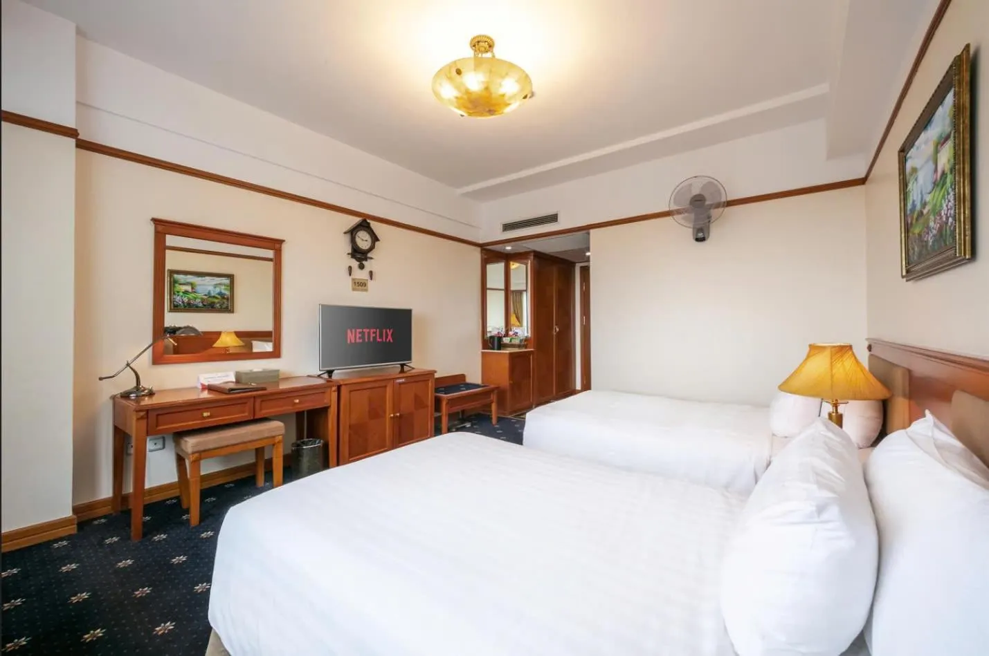 Superior Twin Room in A25 Luxury Hotel