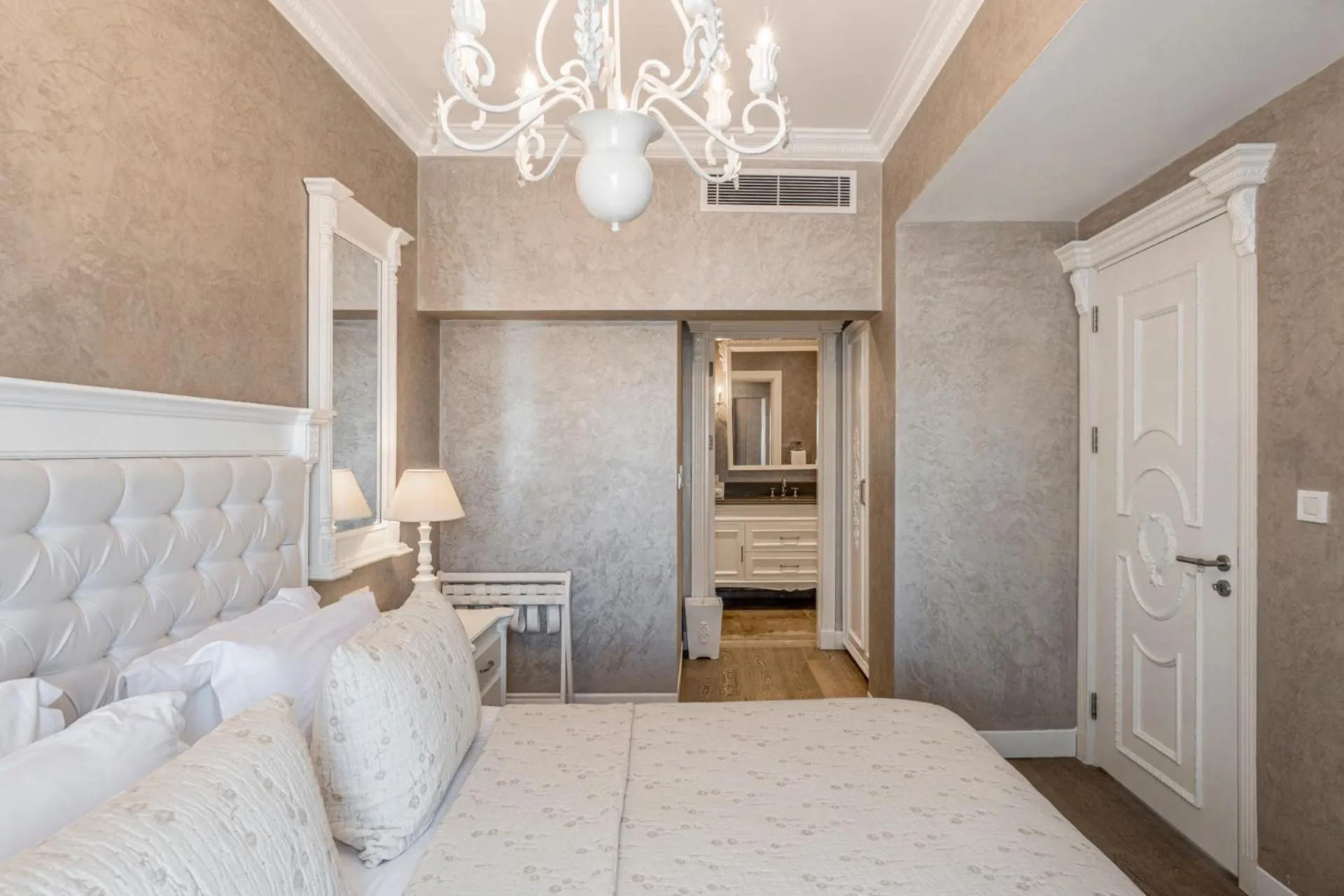 Private Suite with Spa Bath in Ena Boutique Hotel & Residences