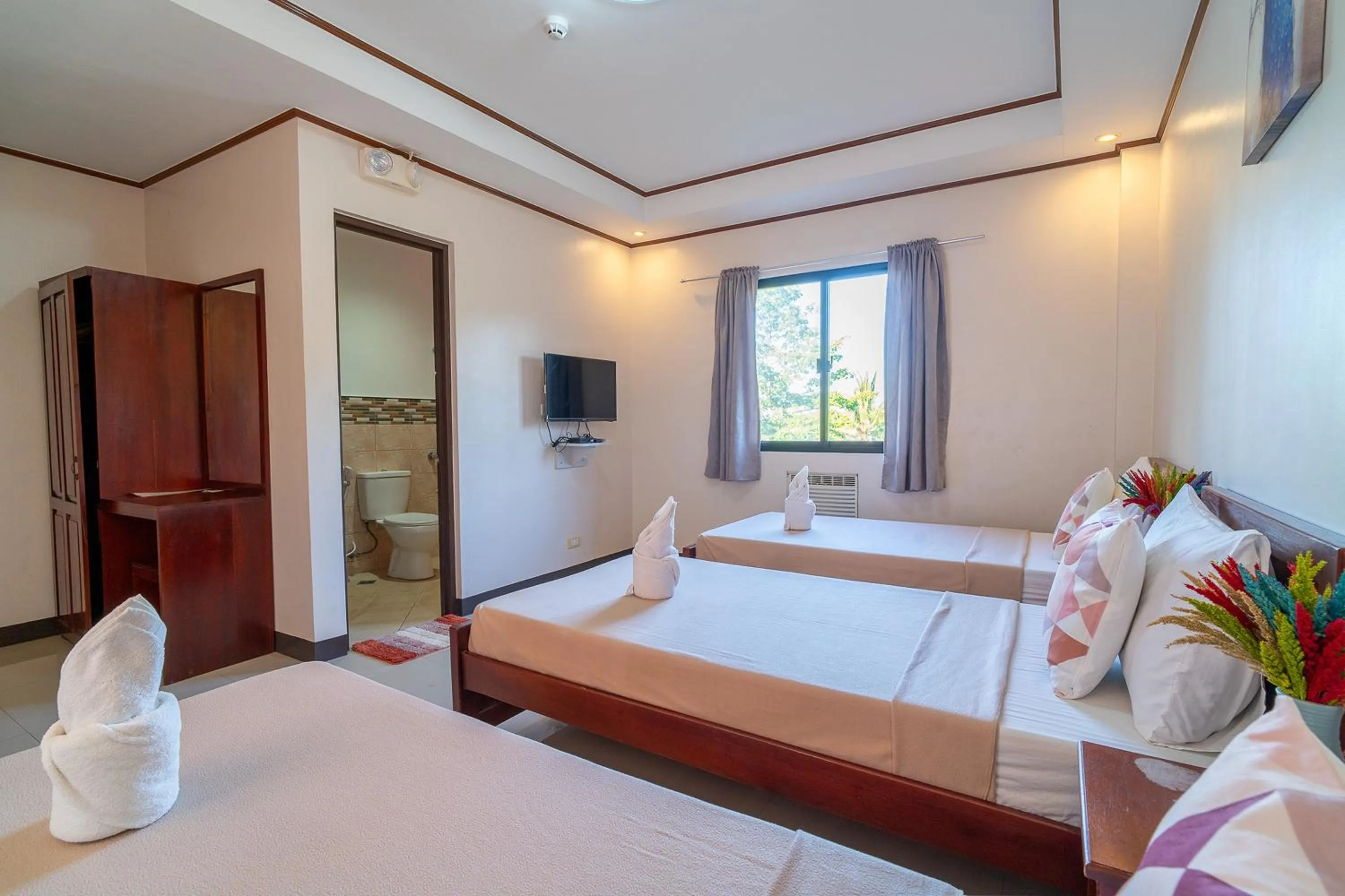 Triple Room in Dinah's Tourist Inn Puerto Princesa