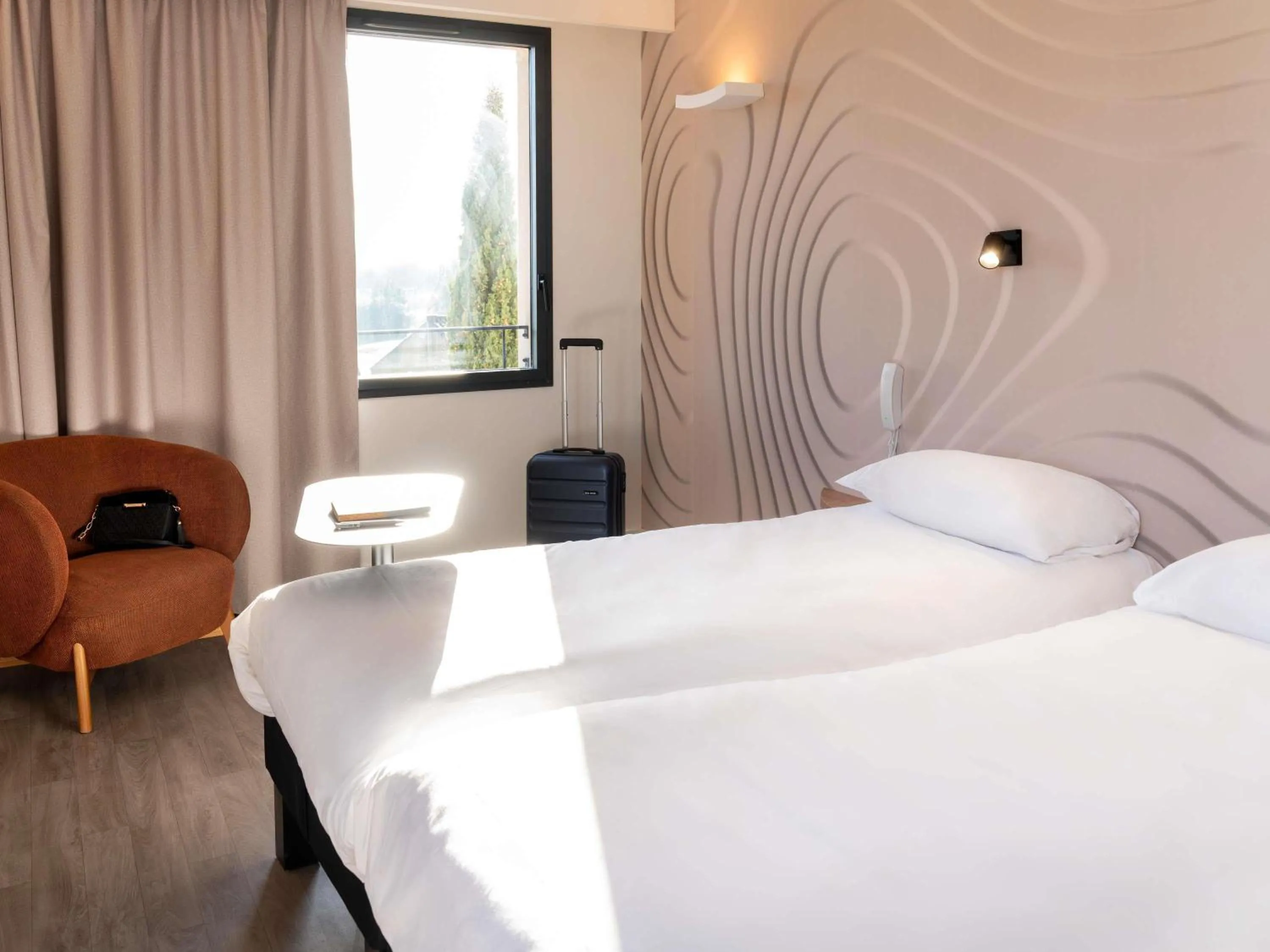 Standard Twin Room in ibis Styles Cabriès Aix-en-Provence TGV
