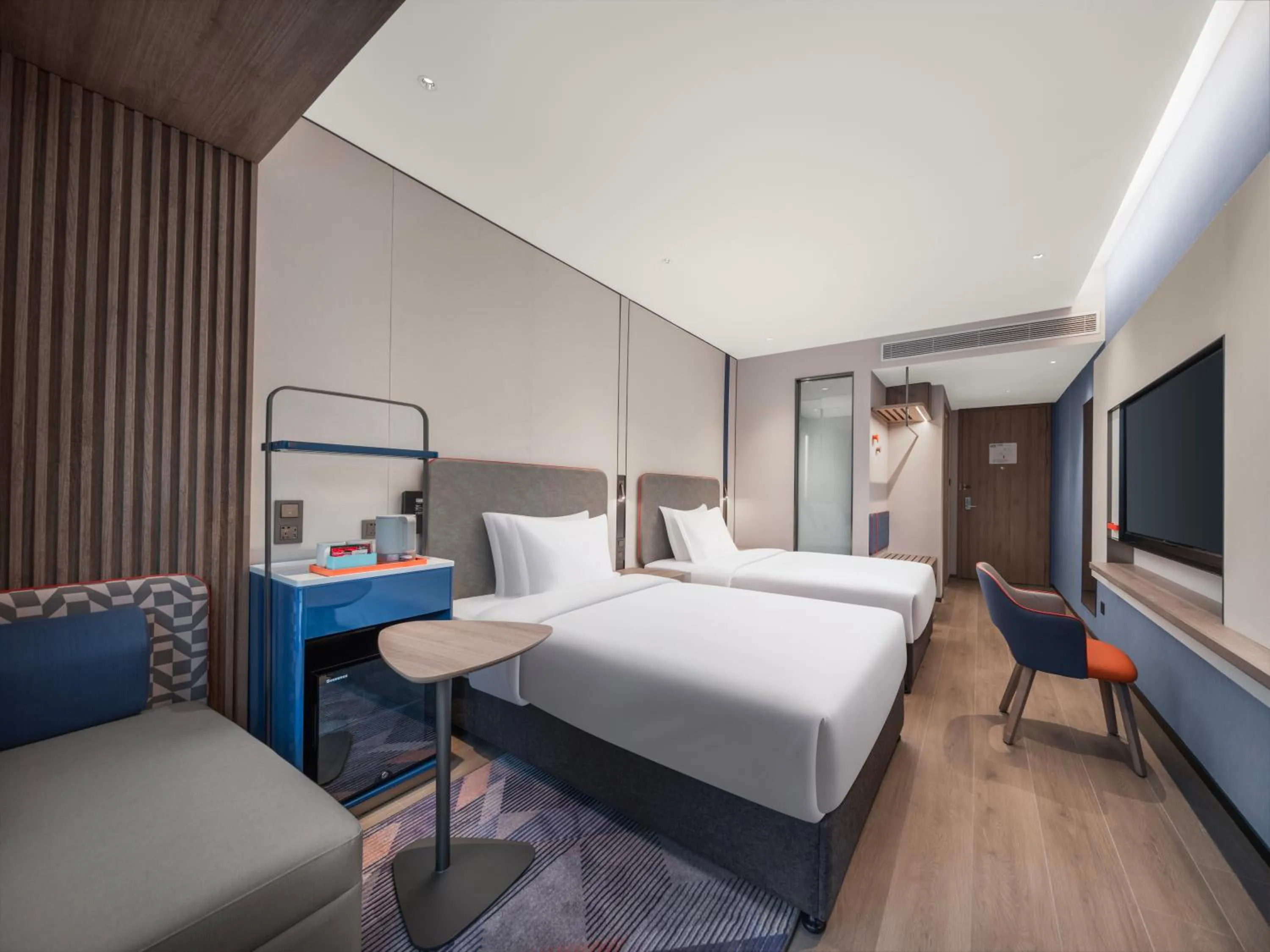 Standard Twin Room with City View in Holiday Inn Express Shanghai Hongqiao Linkong by IHG