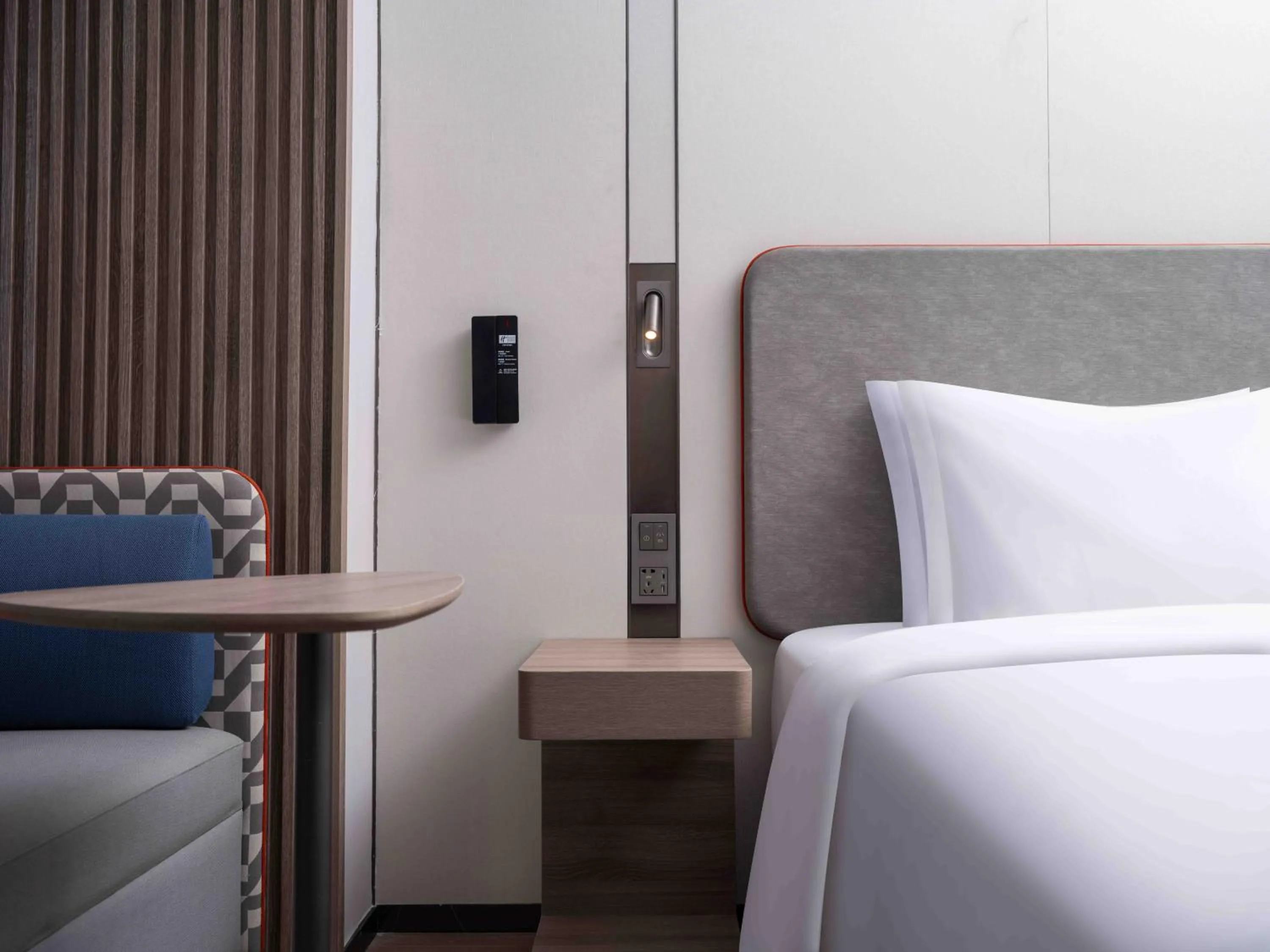 Standard King Room with City View in Holiday Inn Express Shanghai Hongqiao Linkong by IHG