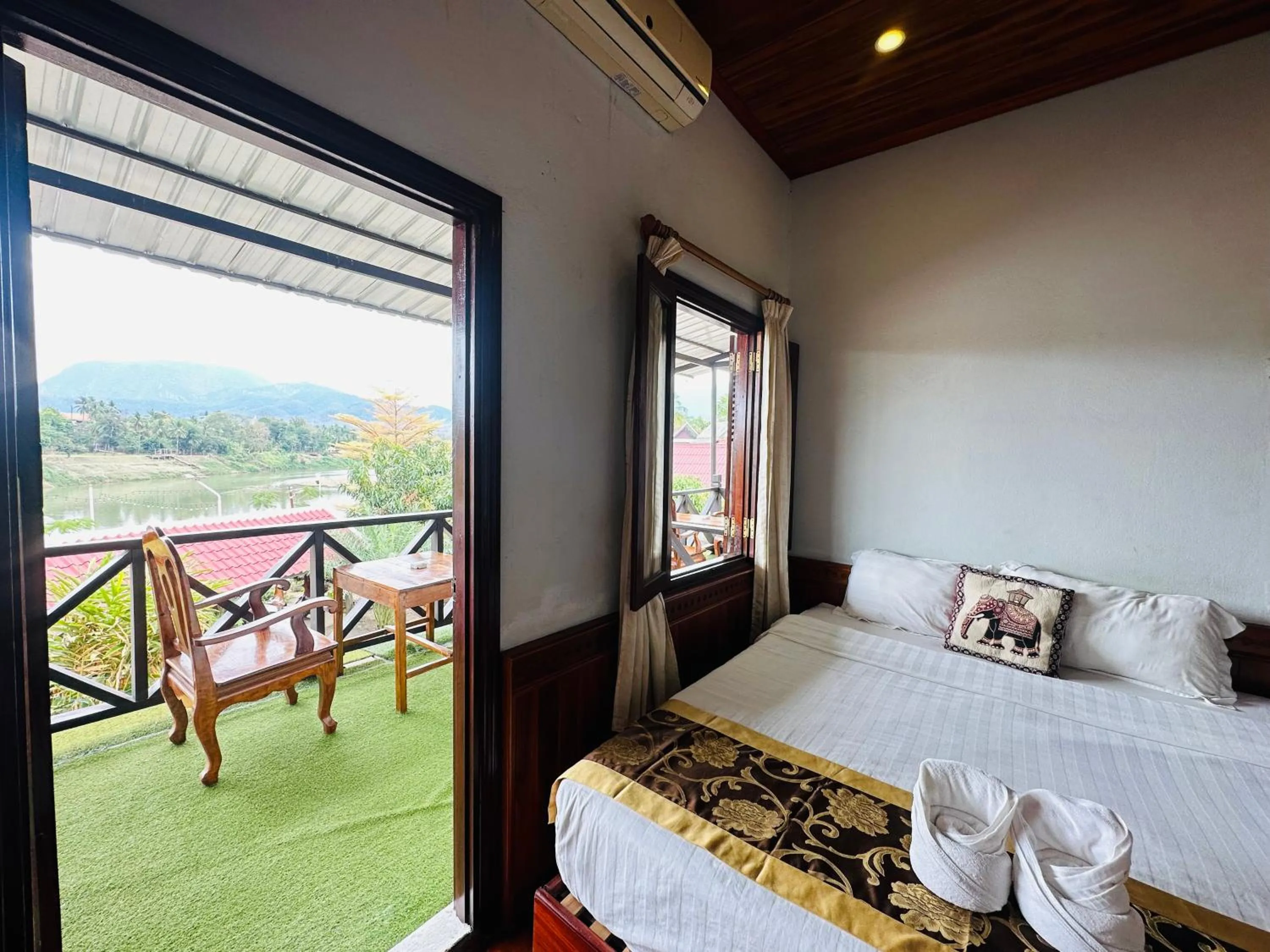 Double Room with Balcony in Kingkham Riverside Hotel