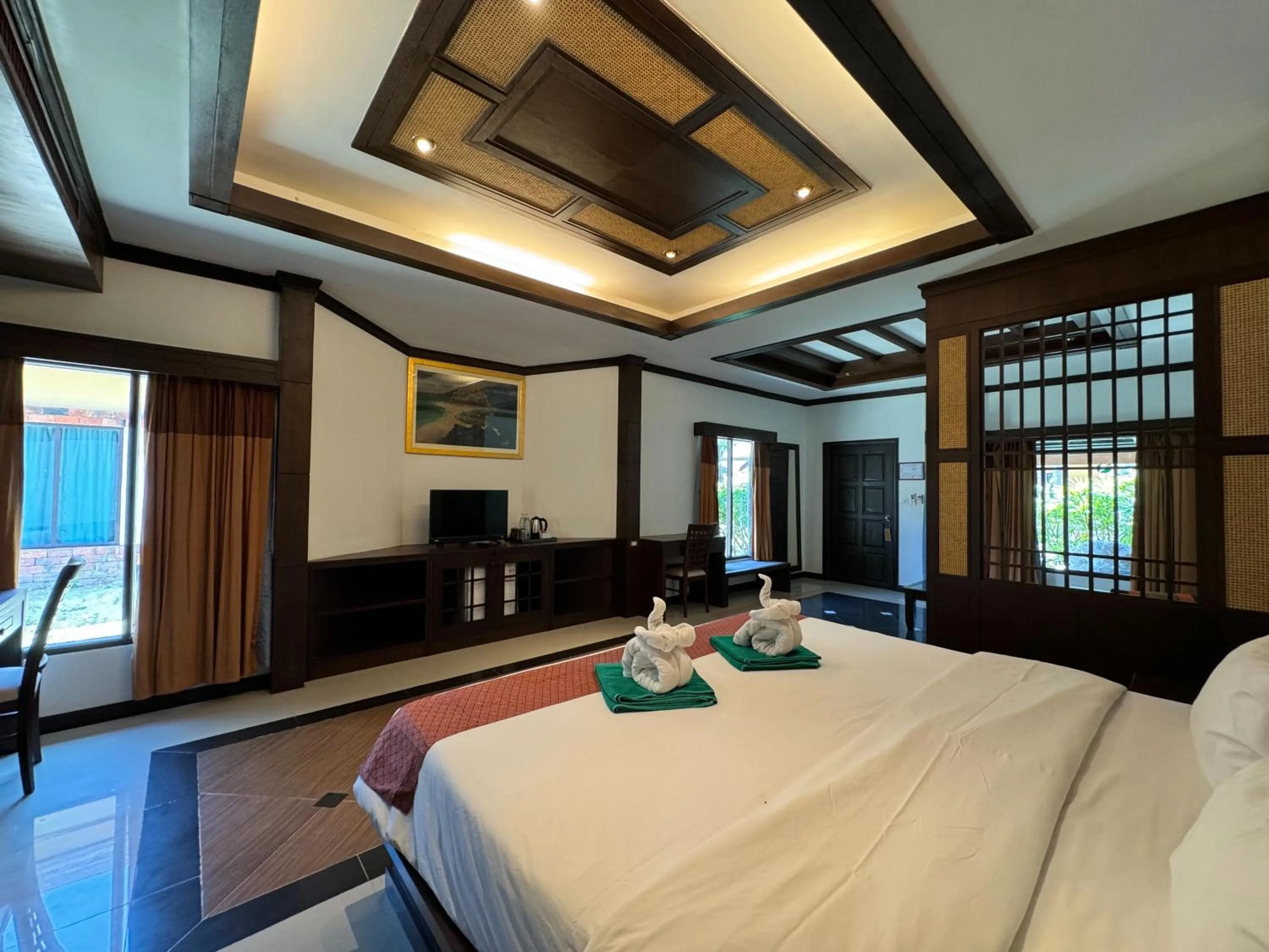 Suite with Garden View in Hotel and Beach Bungalow at Lanta Resort