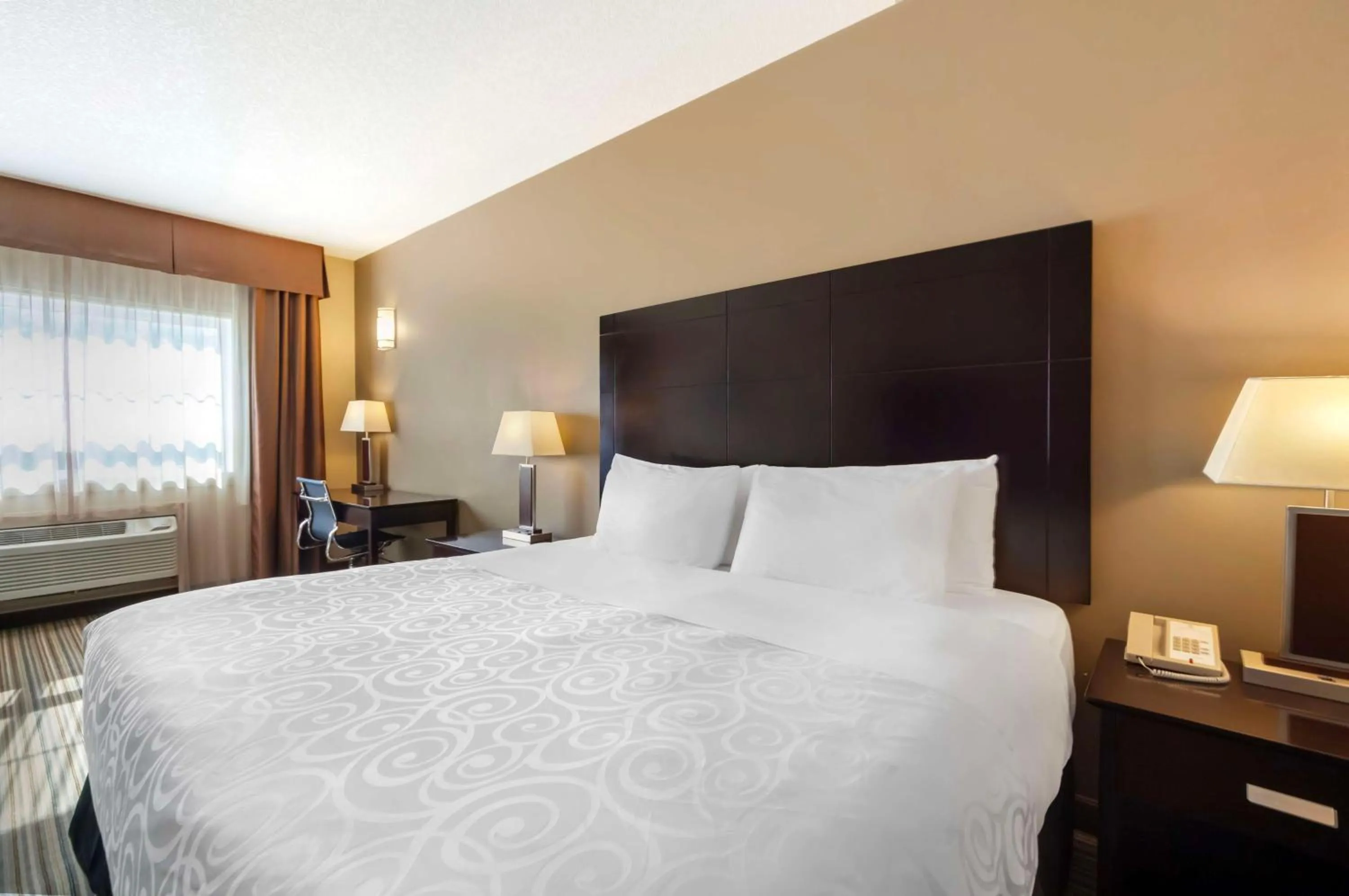 King Room - Non-Smoking in Best Western Plus Peace River Hotel & Suites