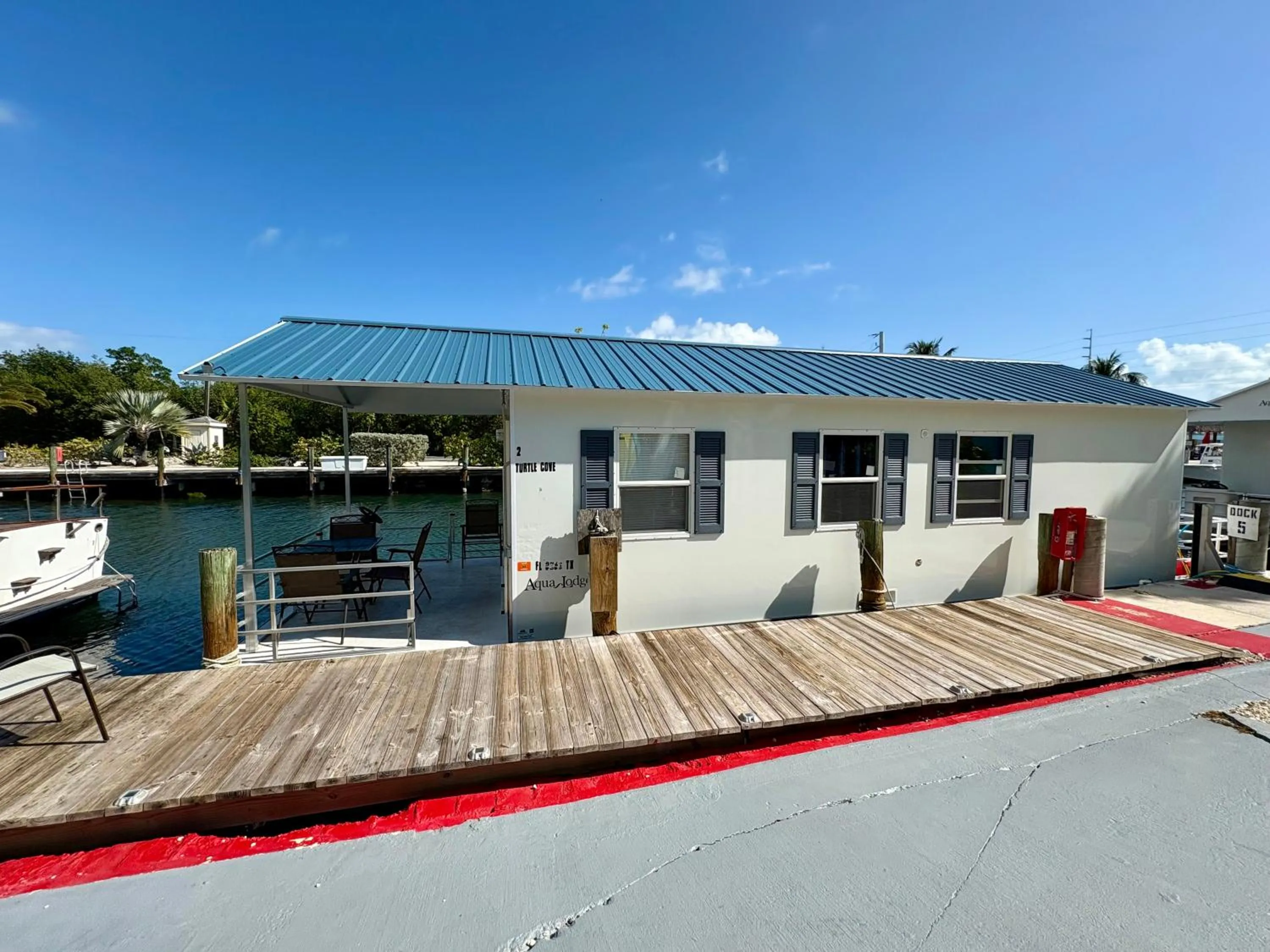 Deluxe Triple Room in Captain Pip's Marina & Hideaway