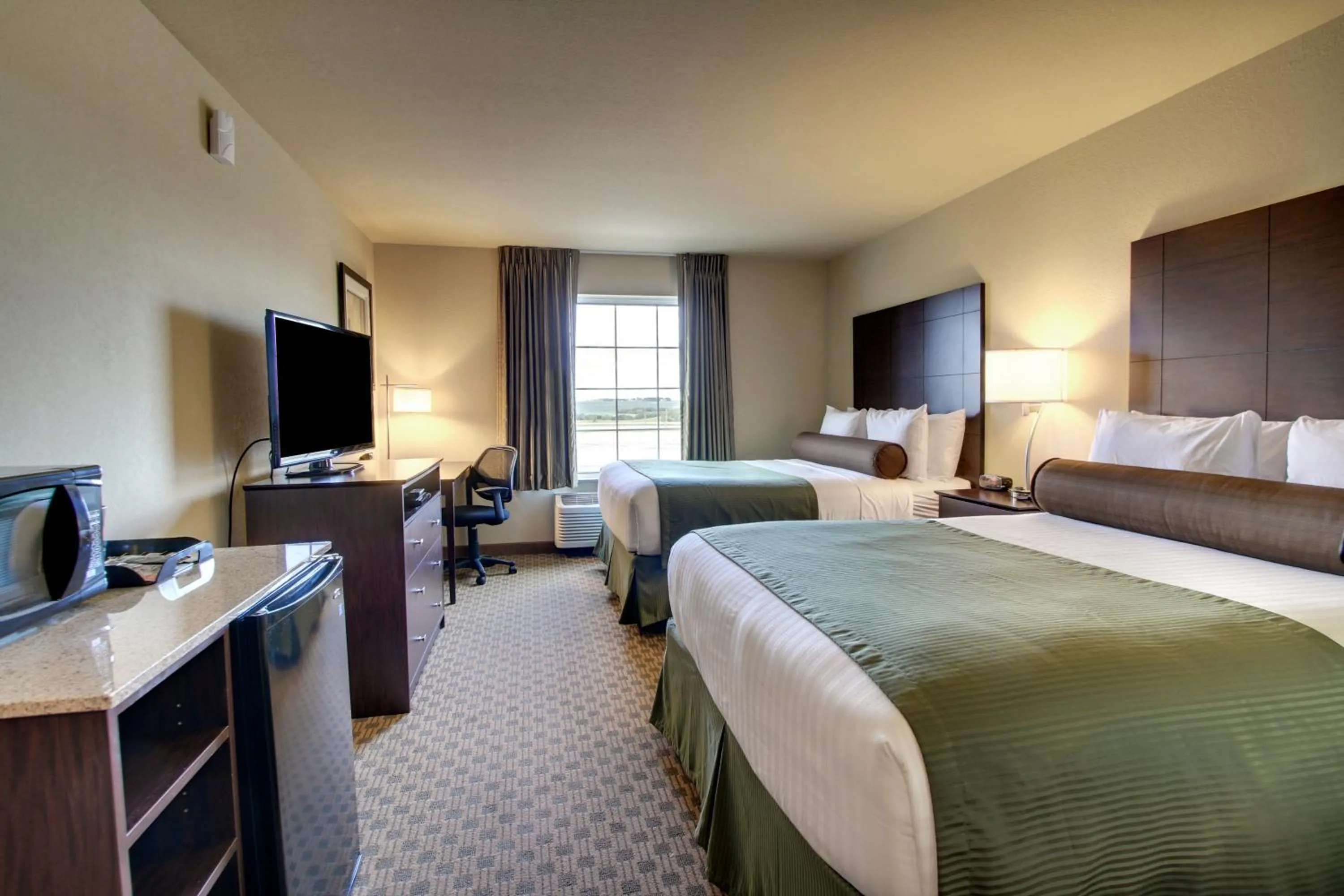 Queen Room - Disability Access in Cobblestone Inn & Suites - Avoca
