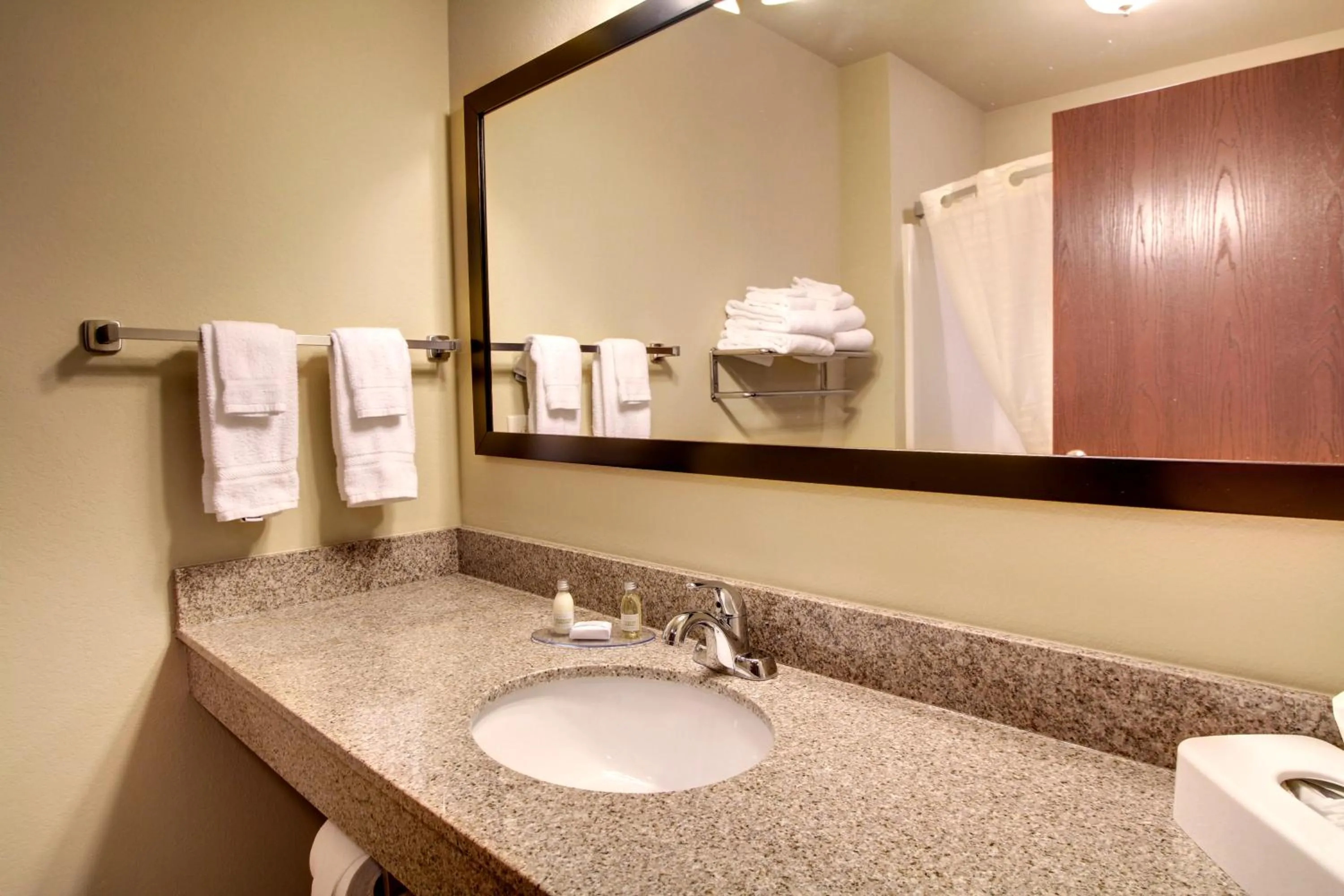 Queen Room with Two Queen Beds in Cobblestone Inn & Suites - Avoca