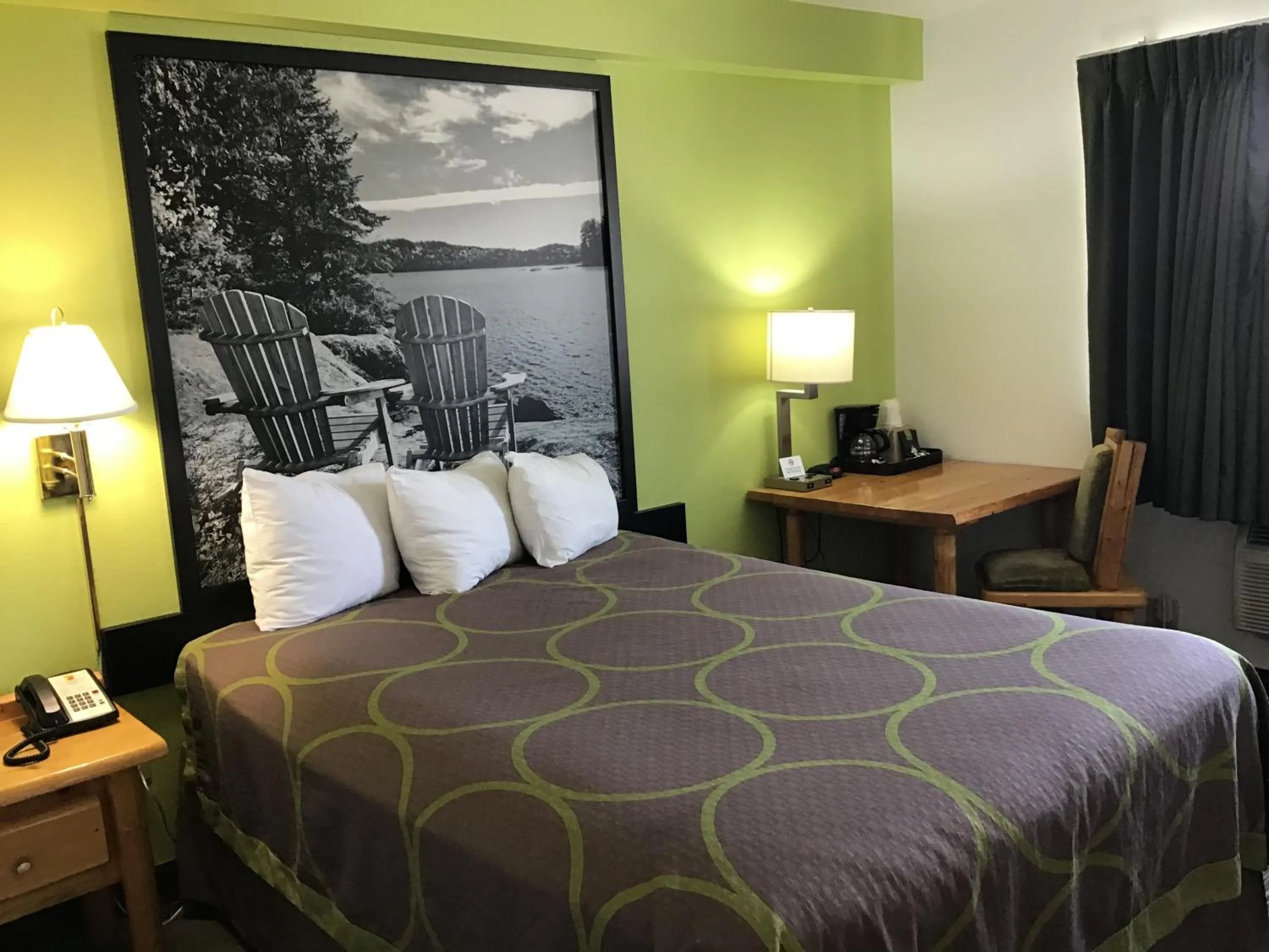 Queen Room - Disability Access/Non-Smoking in Super 8 by Wyndham Powell