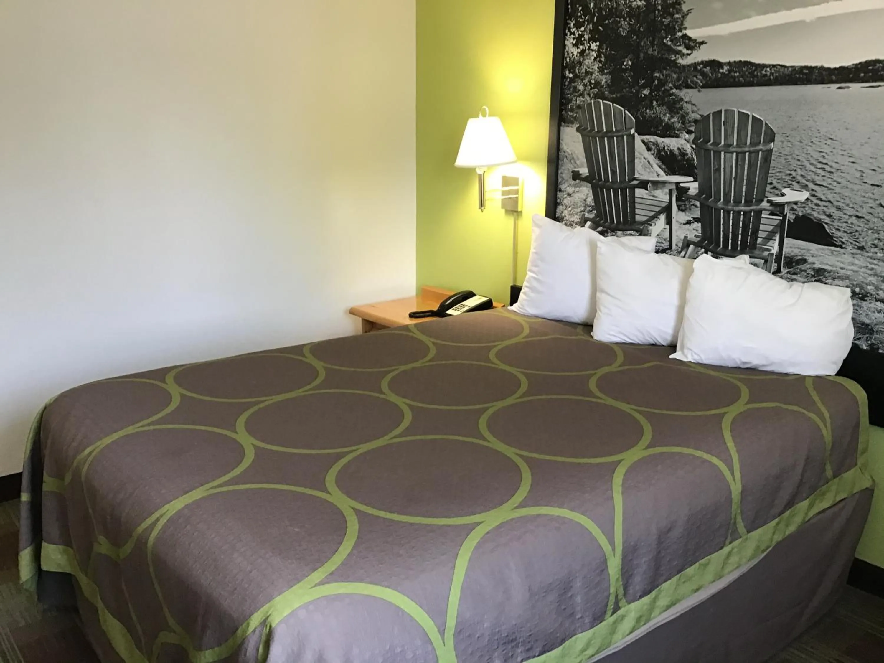 Queen Room - Non-Smoking in Super 8 by Wyndham Powell