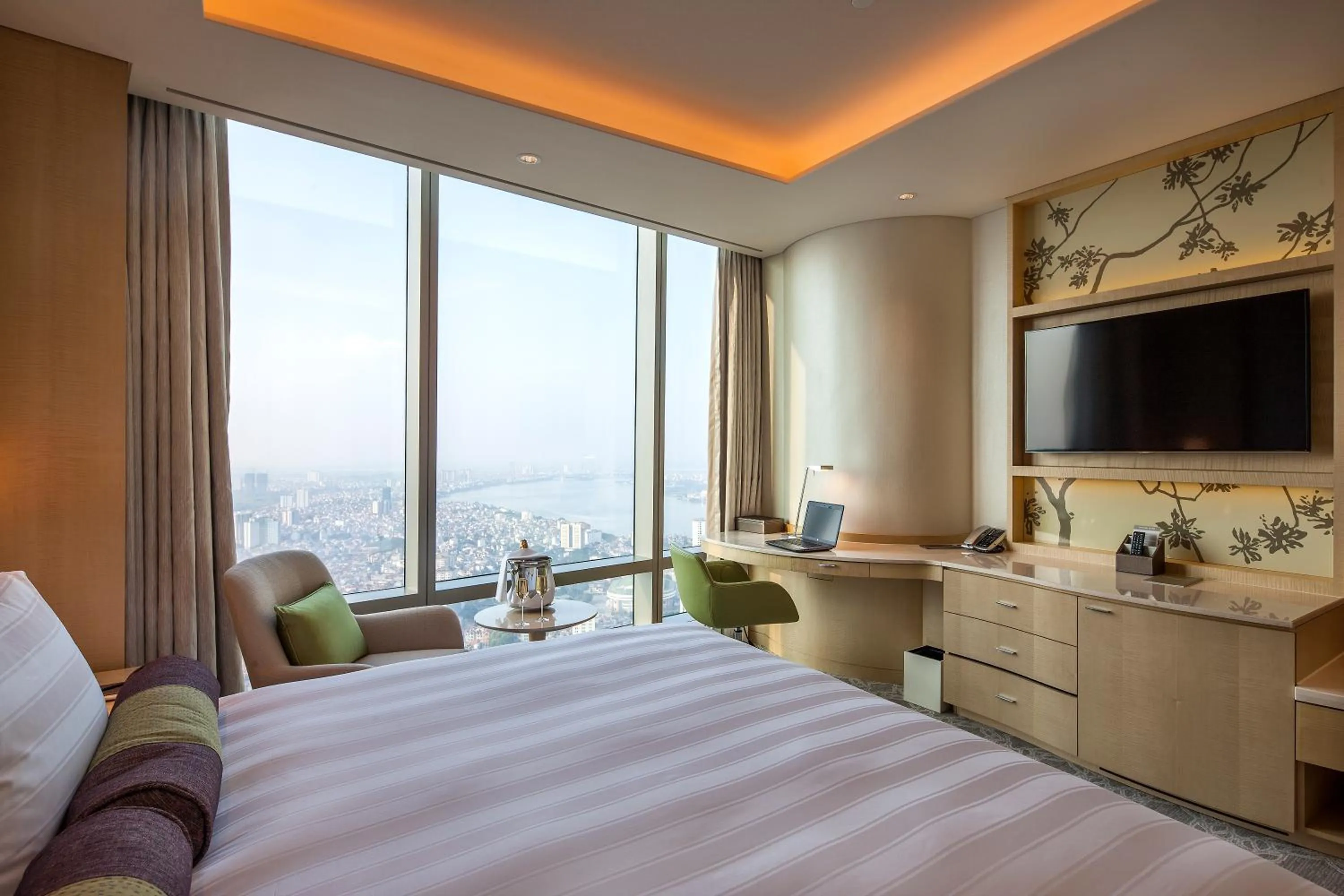 Deluxe King Room in Lotte Hotel Hanoi