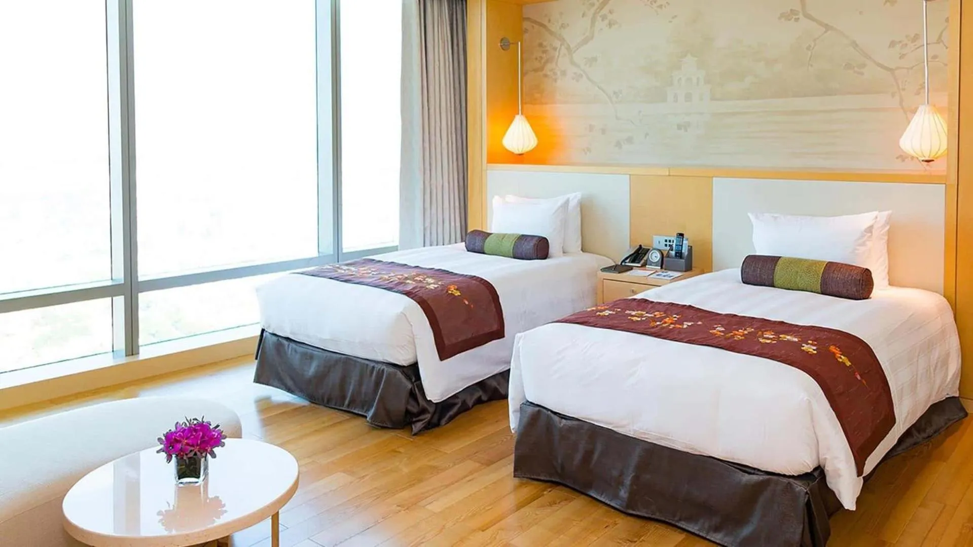 Junior Twin Suite in Lotte Hotel Hanoi