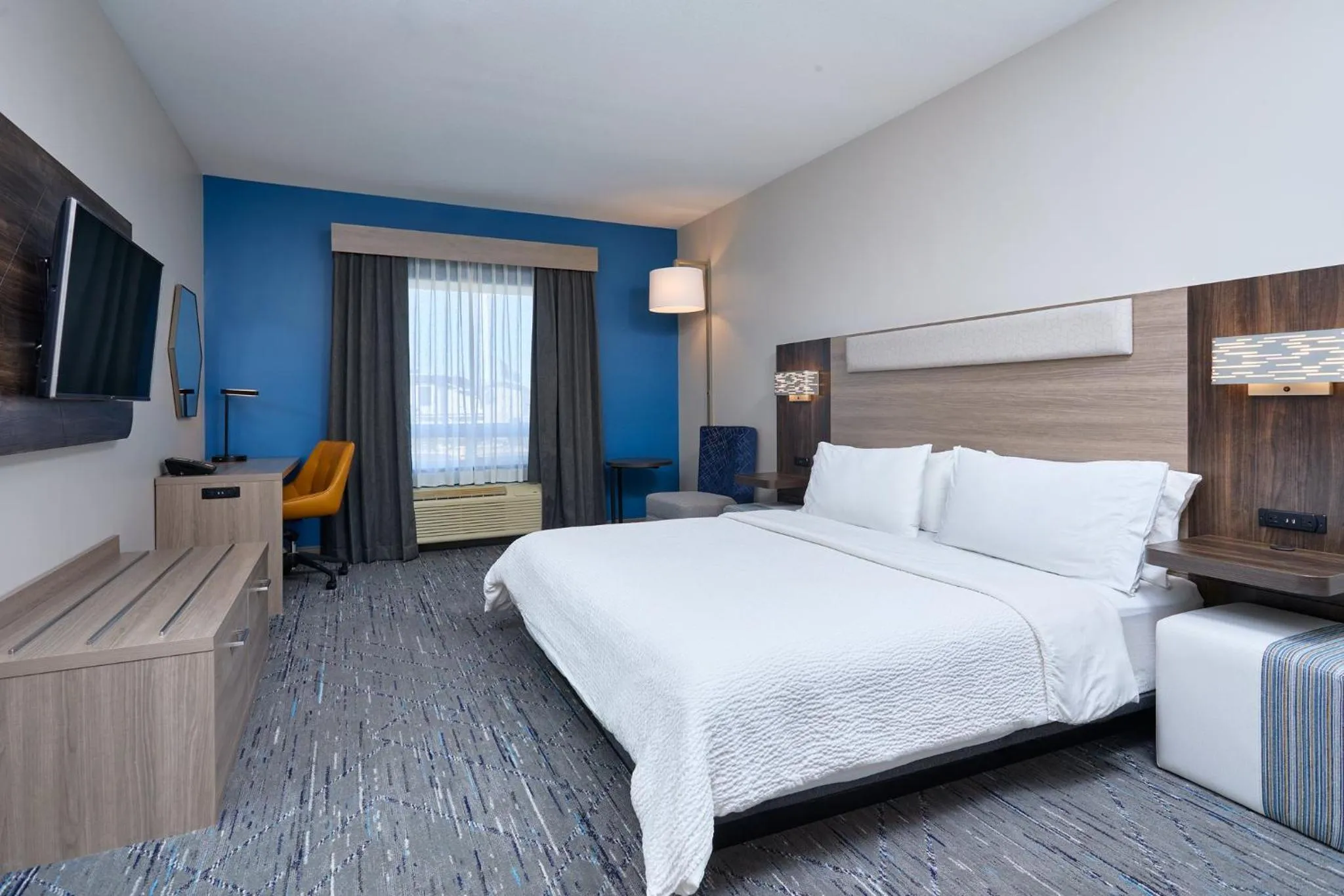 Standard Queen Room with Accessible Tub in Holiday Inn Express Hotel & Suites Swift Current by IHG