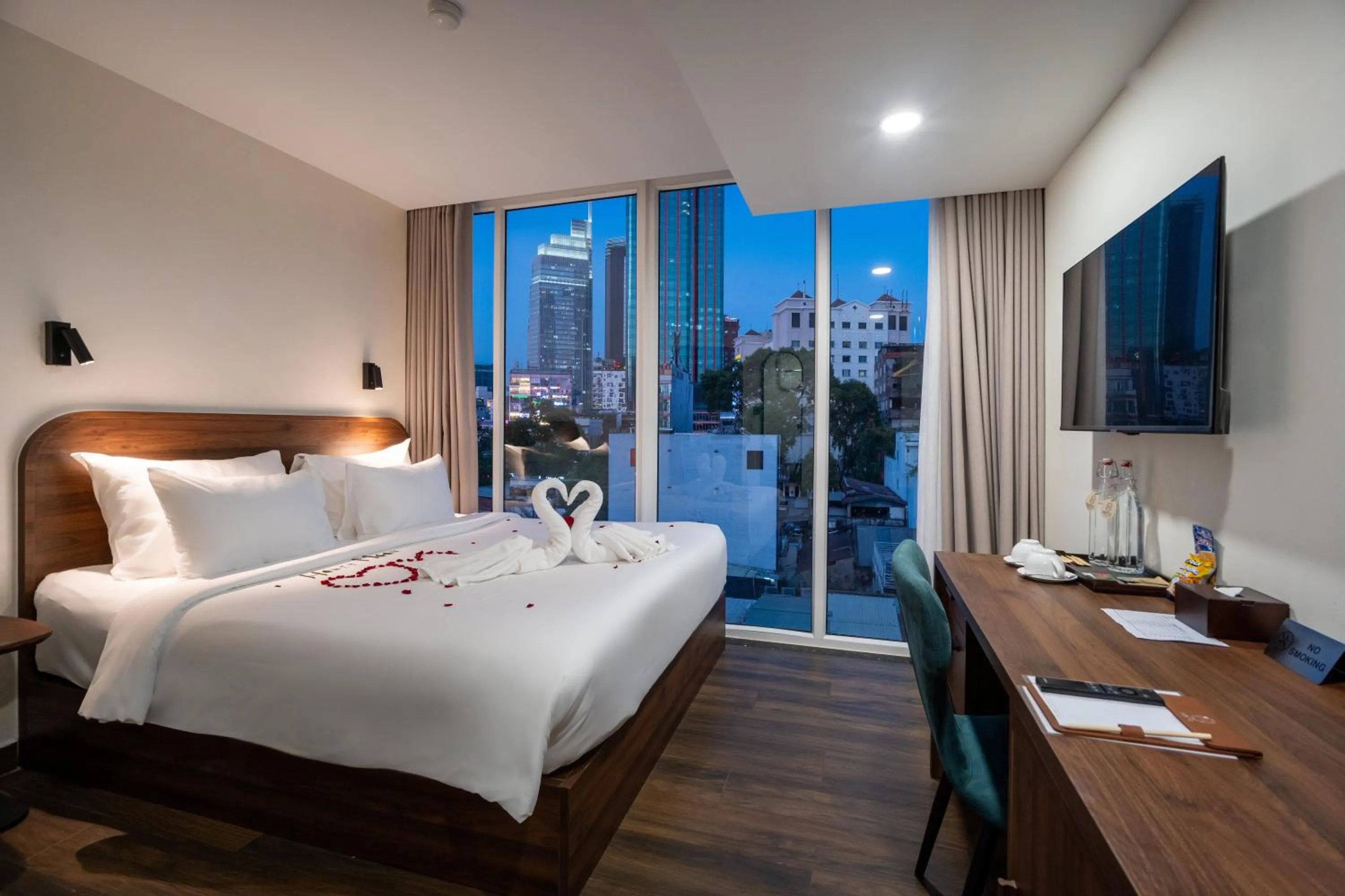 Executive King Room - single occupancy - City View in Hato Saigon Boutique Hotel & Rooftop
