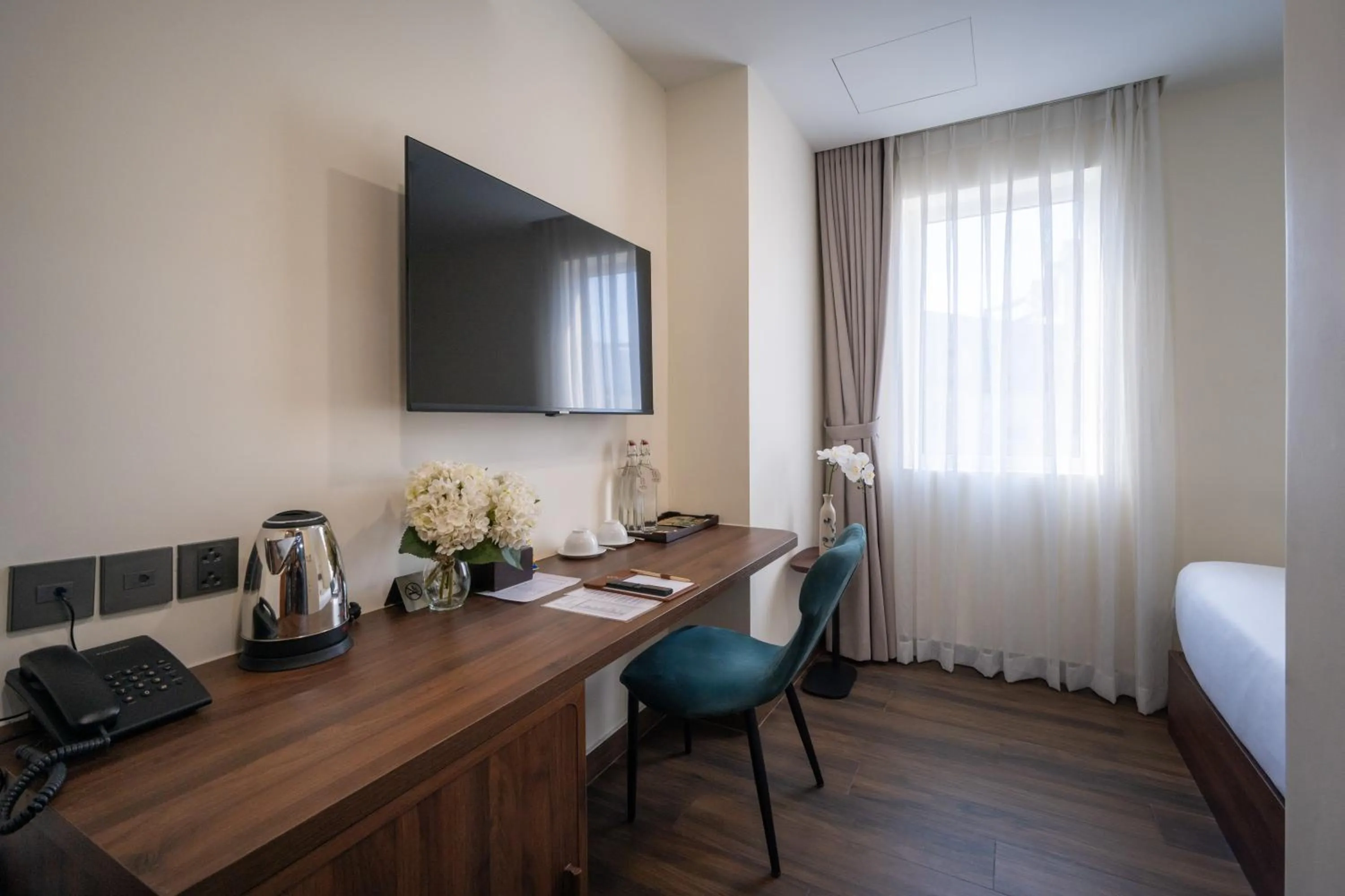 Queen Room - Limited view in Hato Saigon Boutique Hotel & Rooftop