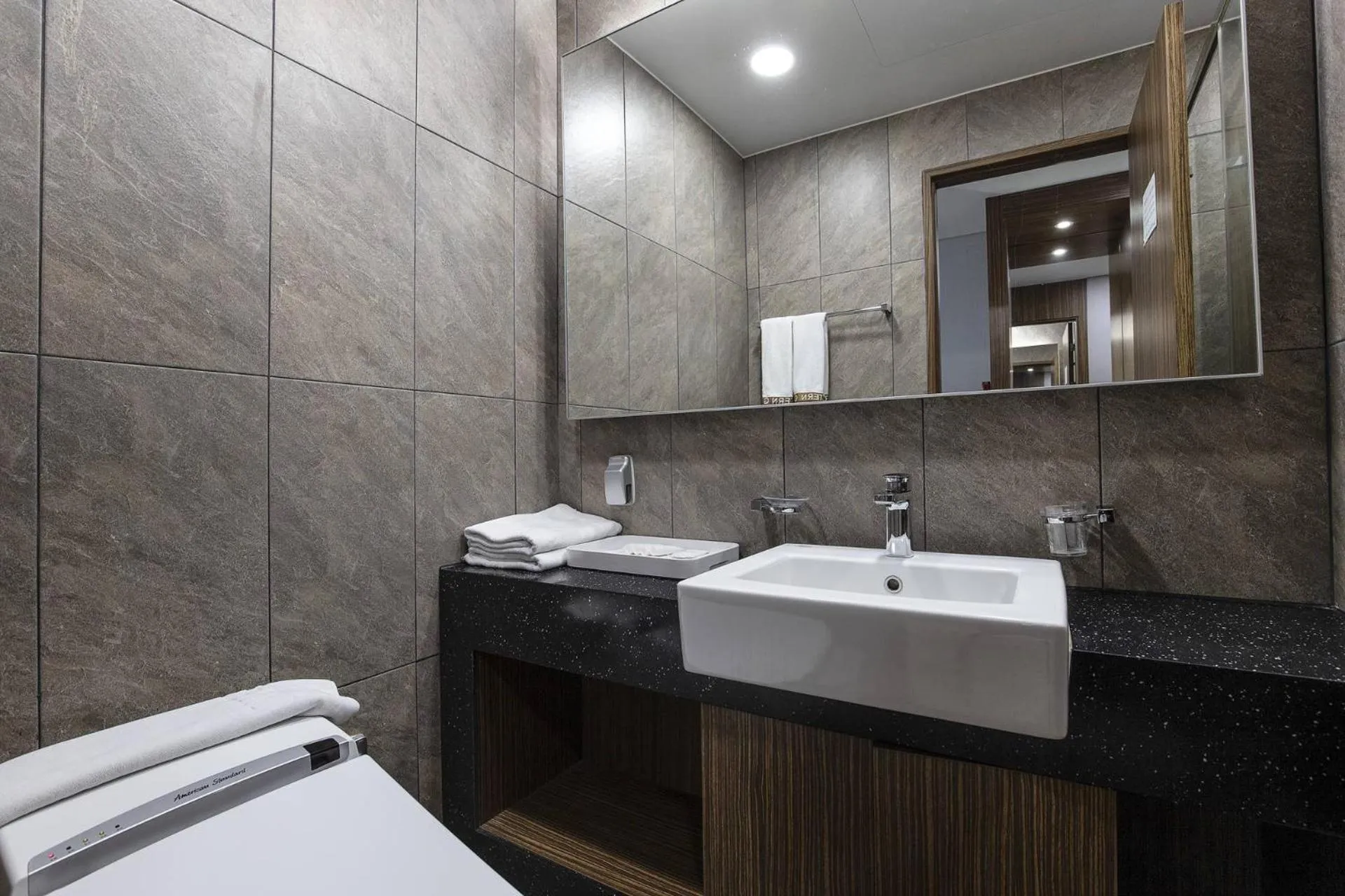 Standard Double Room with Terrace in Western Grace Hotel Incheon