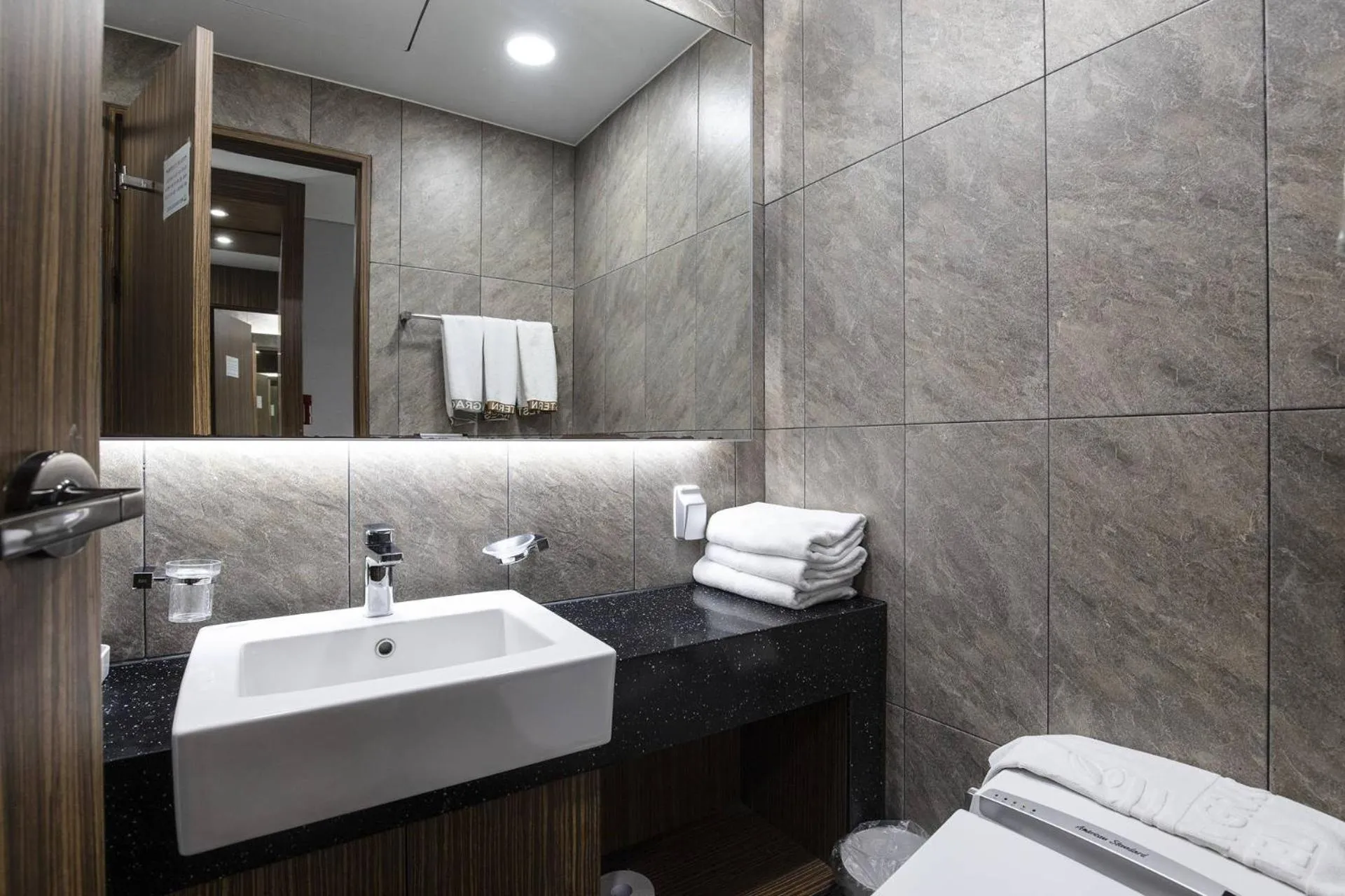 Deluxe King Room with Terrace in Western Grace Hotel Incheon