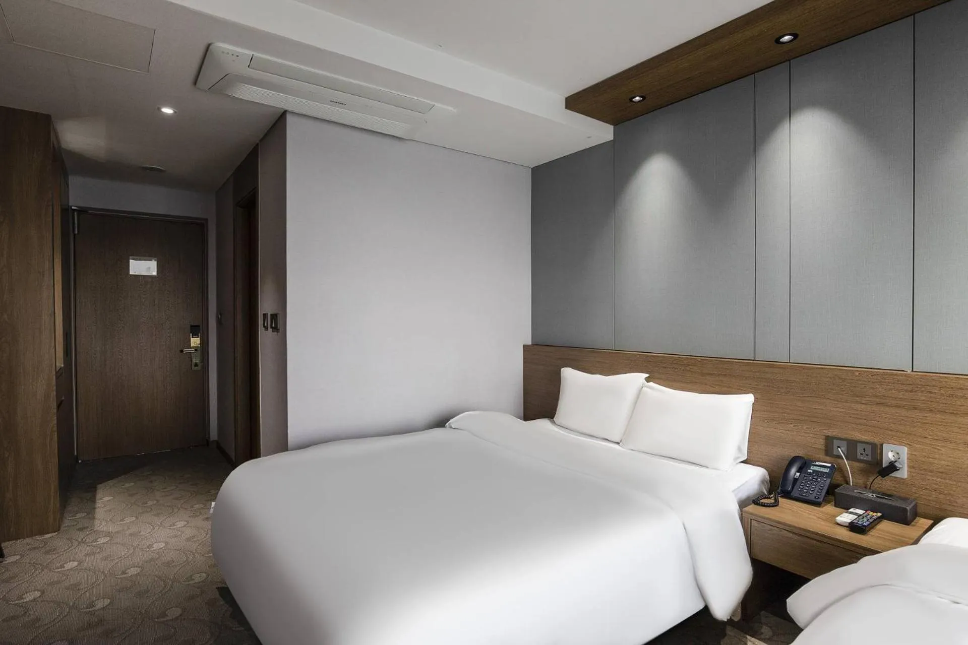 Deluxe Twin Room with Terrace in Western Grace Hotel Incheon