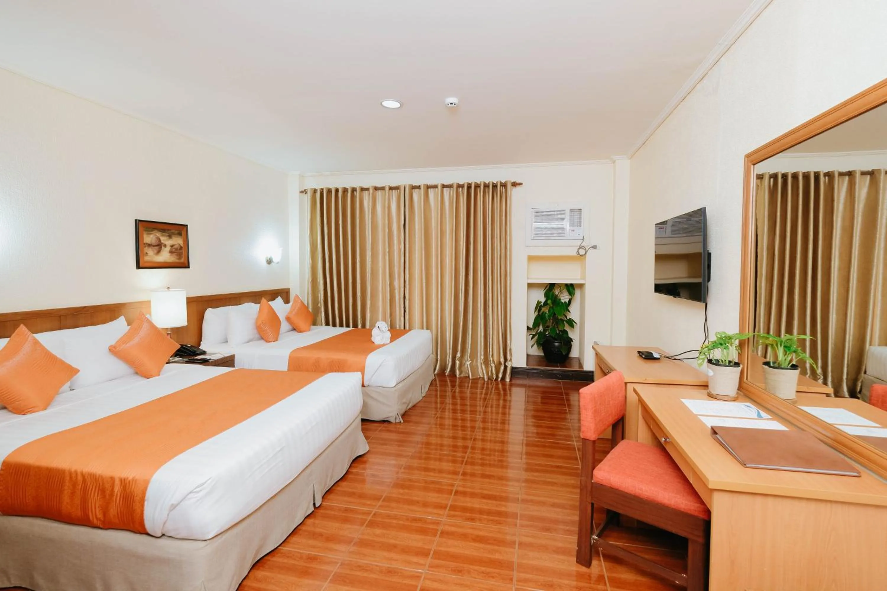 Deluxe Queen Room with Lake View in The Suites At Mount Malarayat