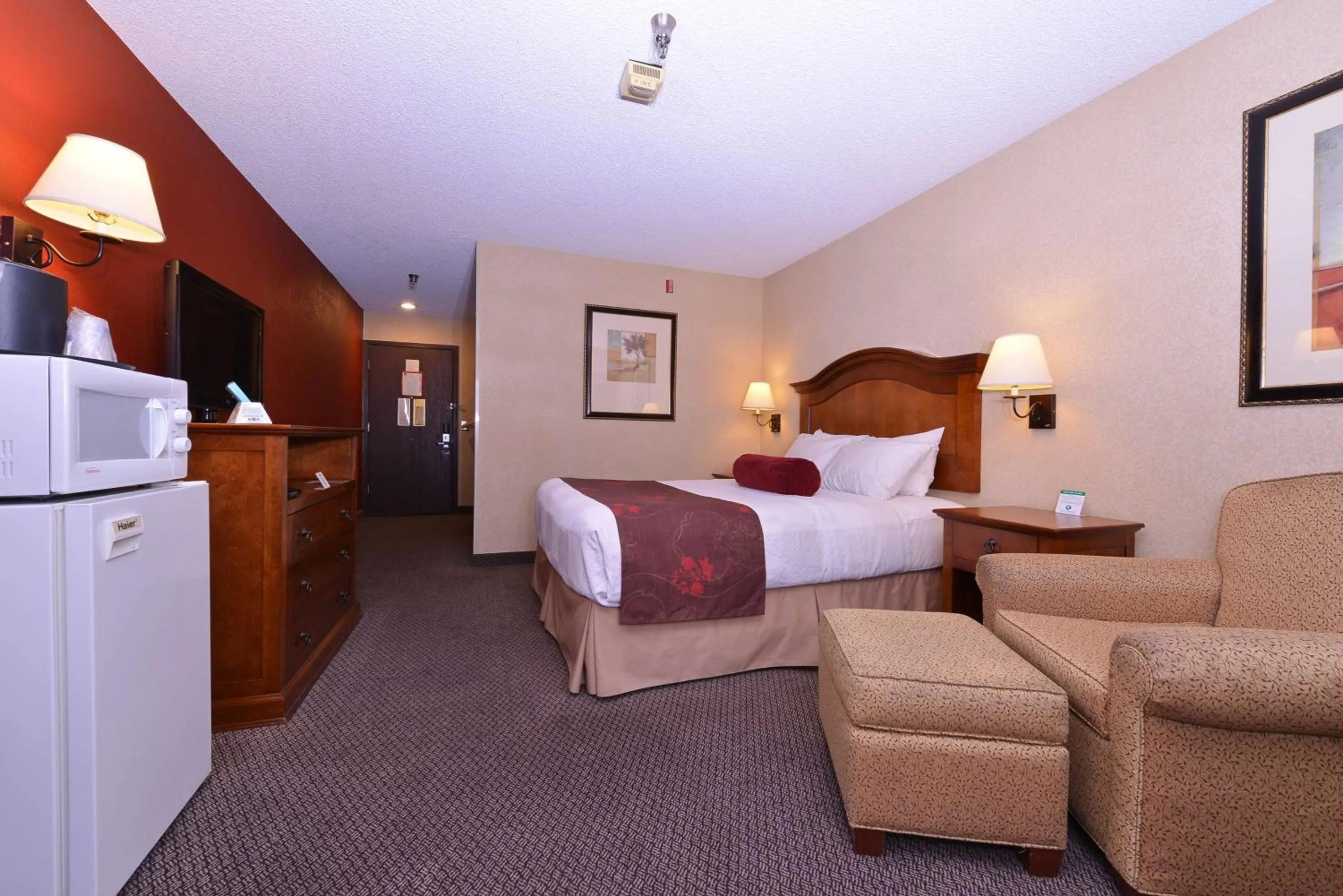 Queen Room with Two Queen Beds and Roll In Shower - Disability Access in Best Western Plus Rama Inn