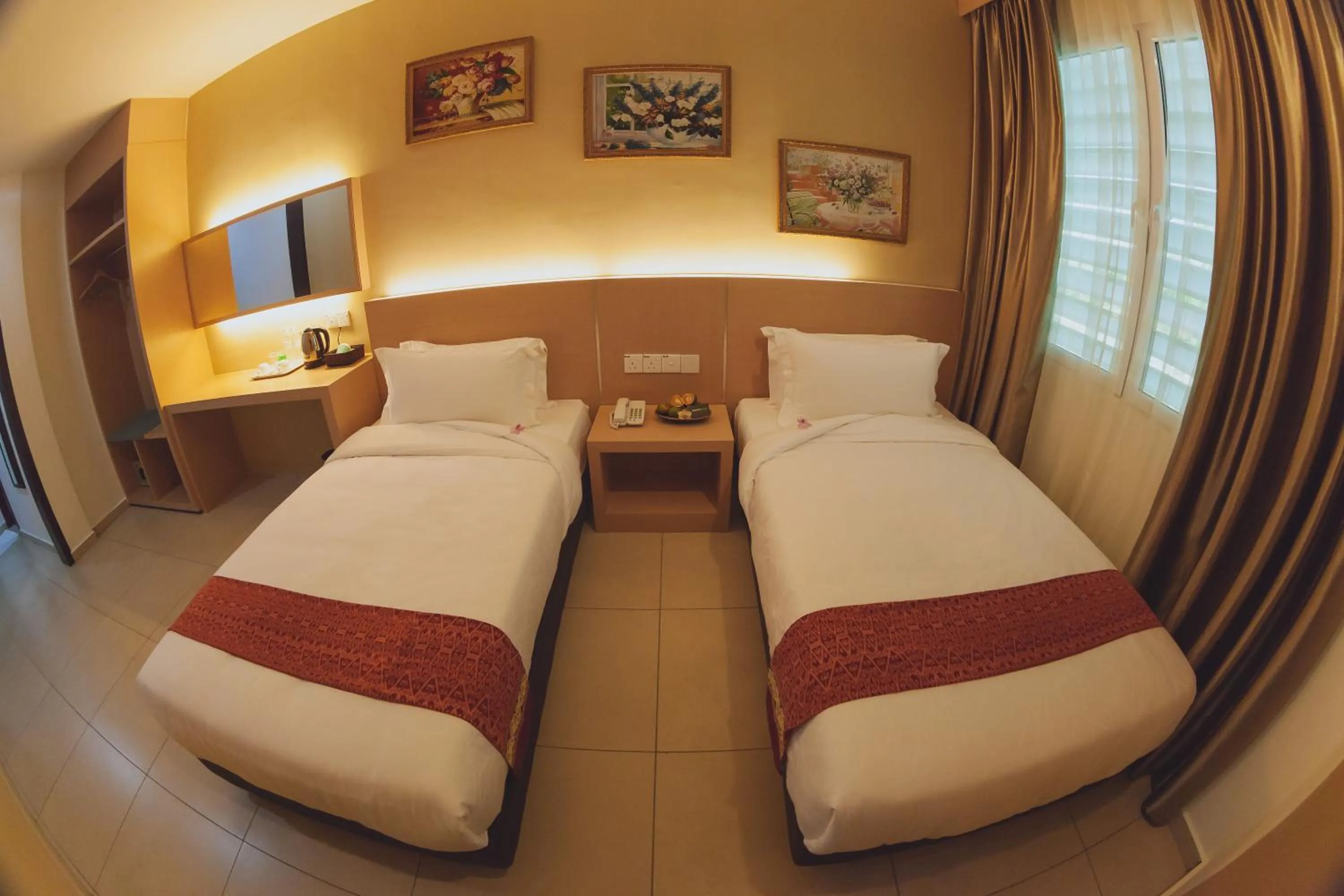 Superior Twin Room in Paragon Lutong Hotel