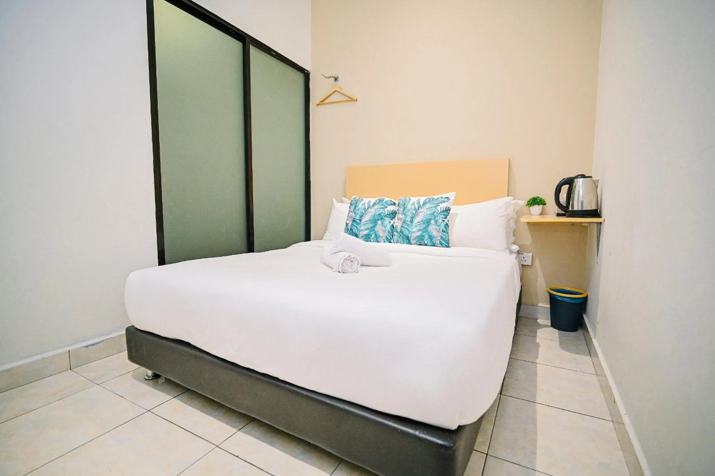 Standard Queen Room in Swing & Pillows - KL Sri Petaling