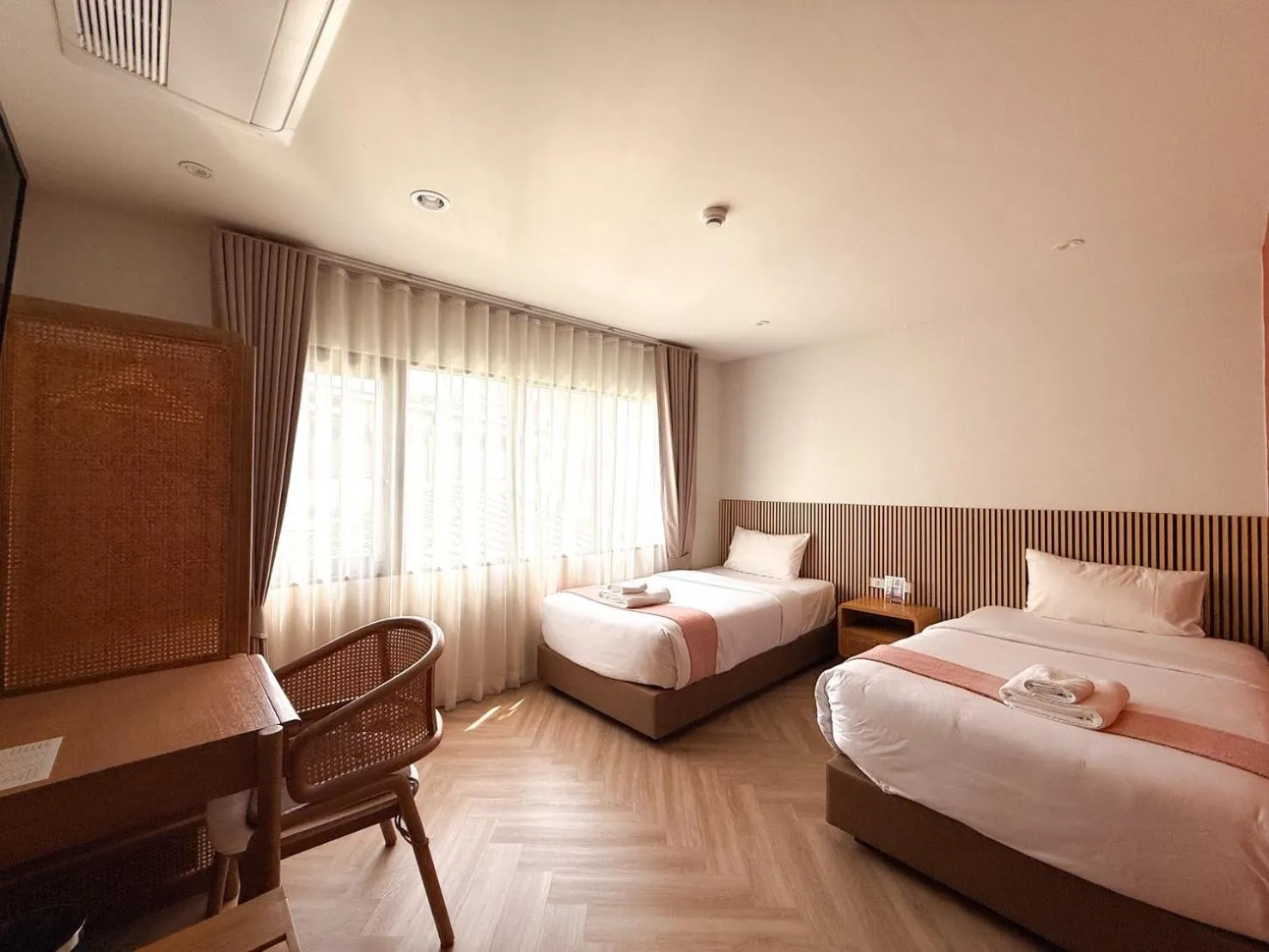 Deluxe Twin Room in SO Zen Hotel Silom Bangkok