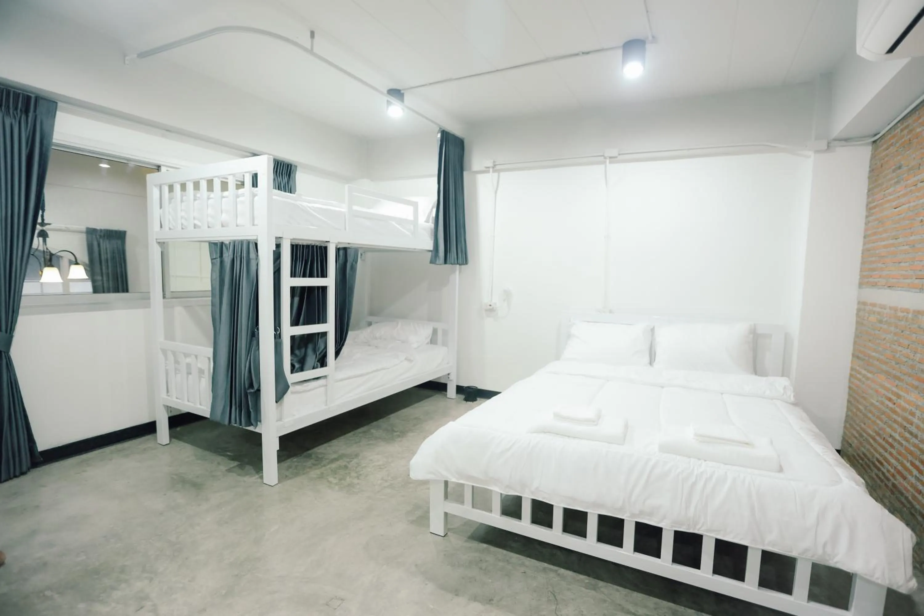 Family Room with Shared Bathroom in G5 Hostel