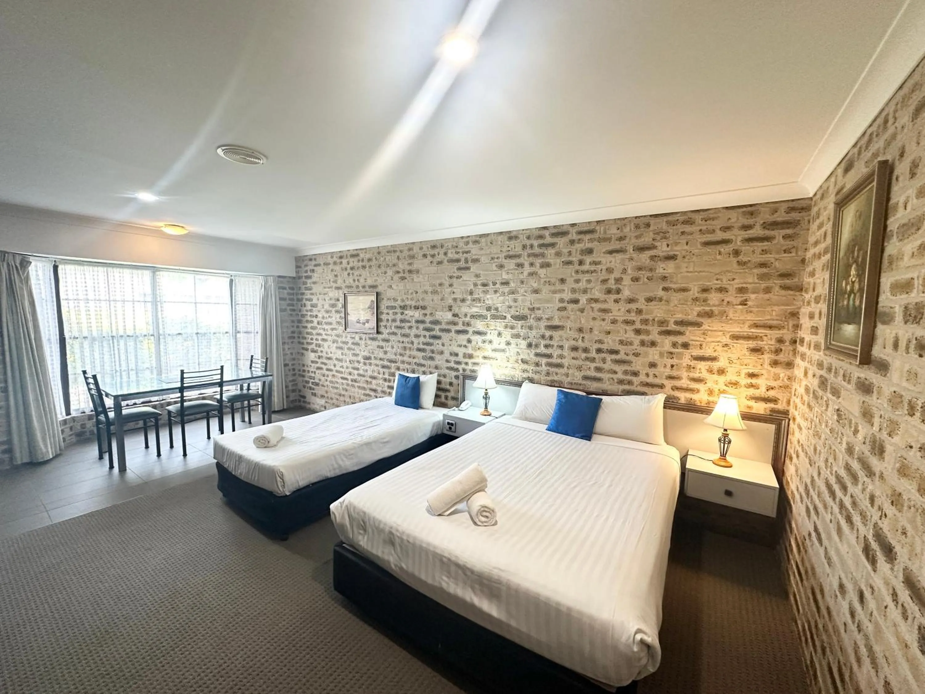 Twin Room - Disability Access in Sir Francis Drake