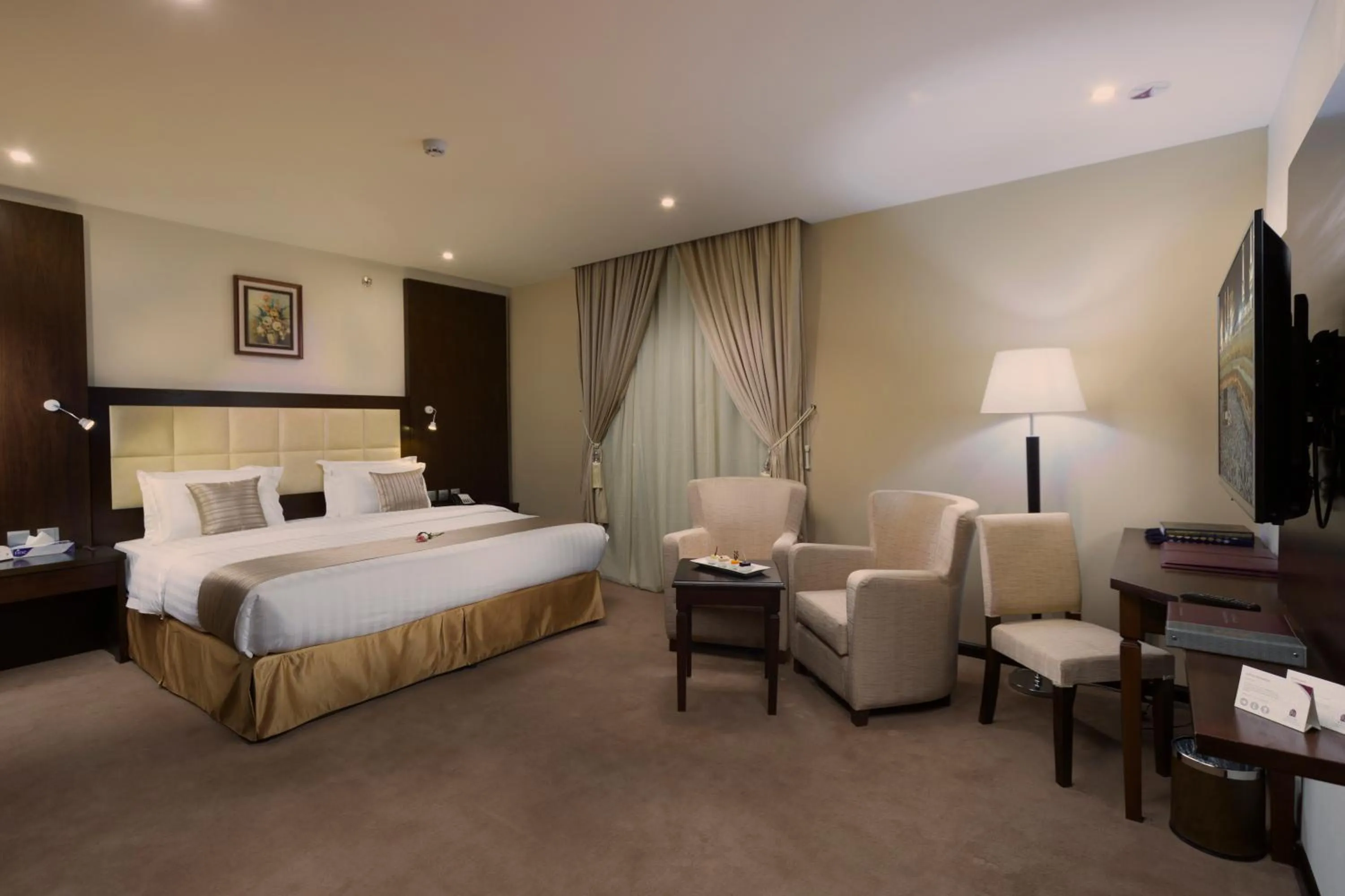 Deluxe King Suite in Razana Al Rawdha Hotel
