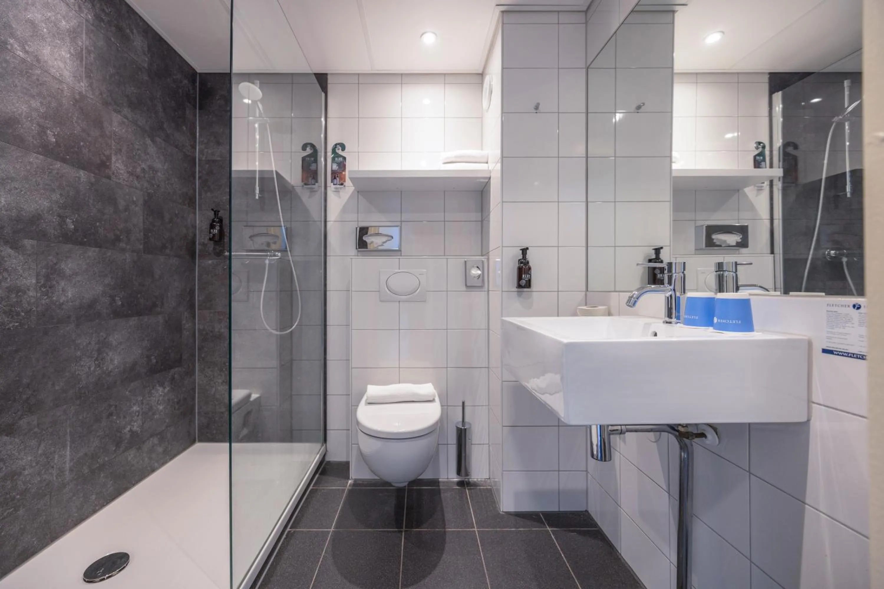 Comfort Twin Room with Shower in Fletcher Hotel Restaurant De Eese
