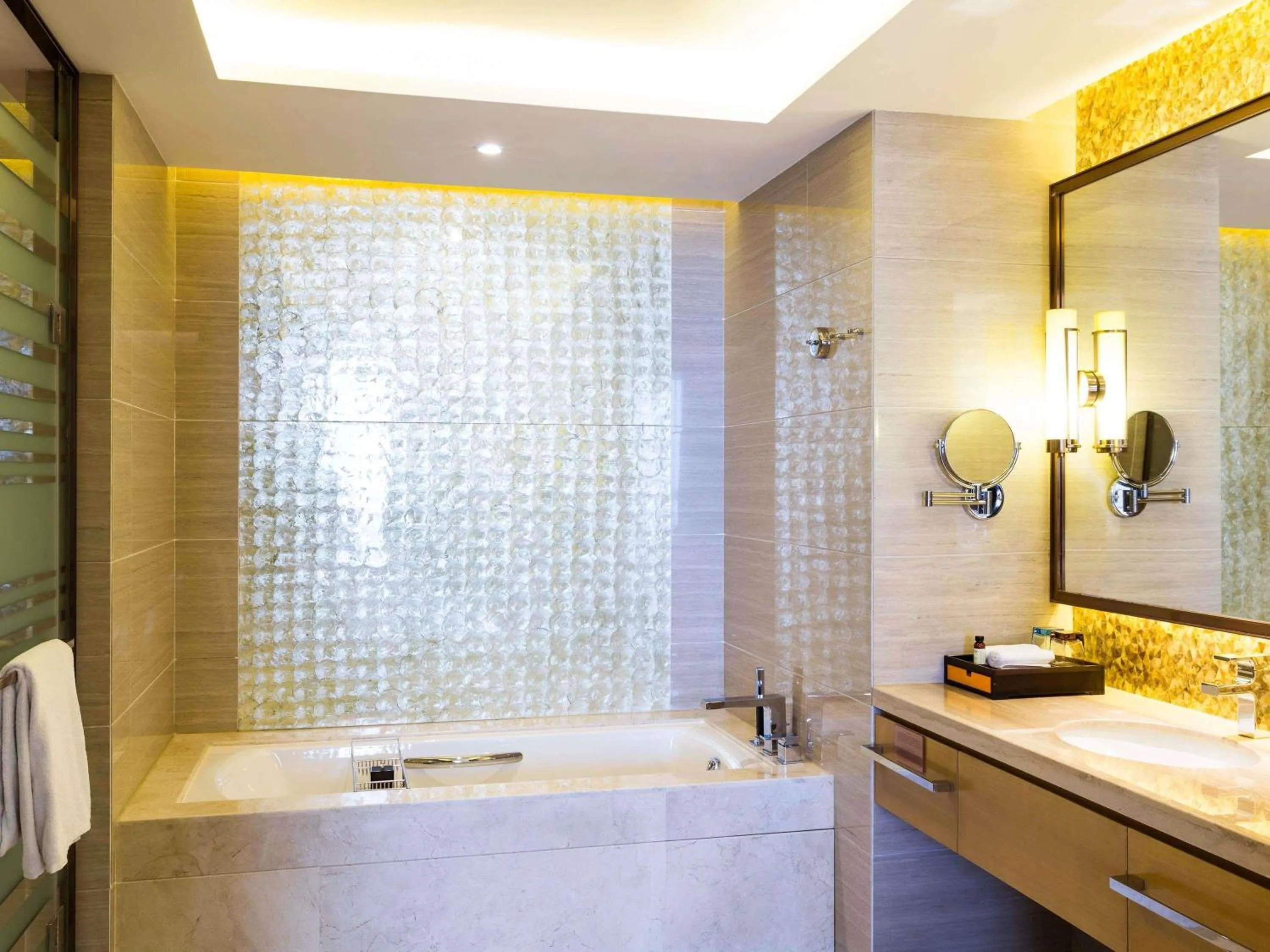 Superior Suite in Pullman Changshu Leeman