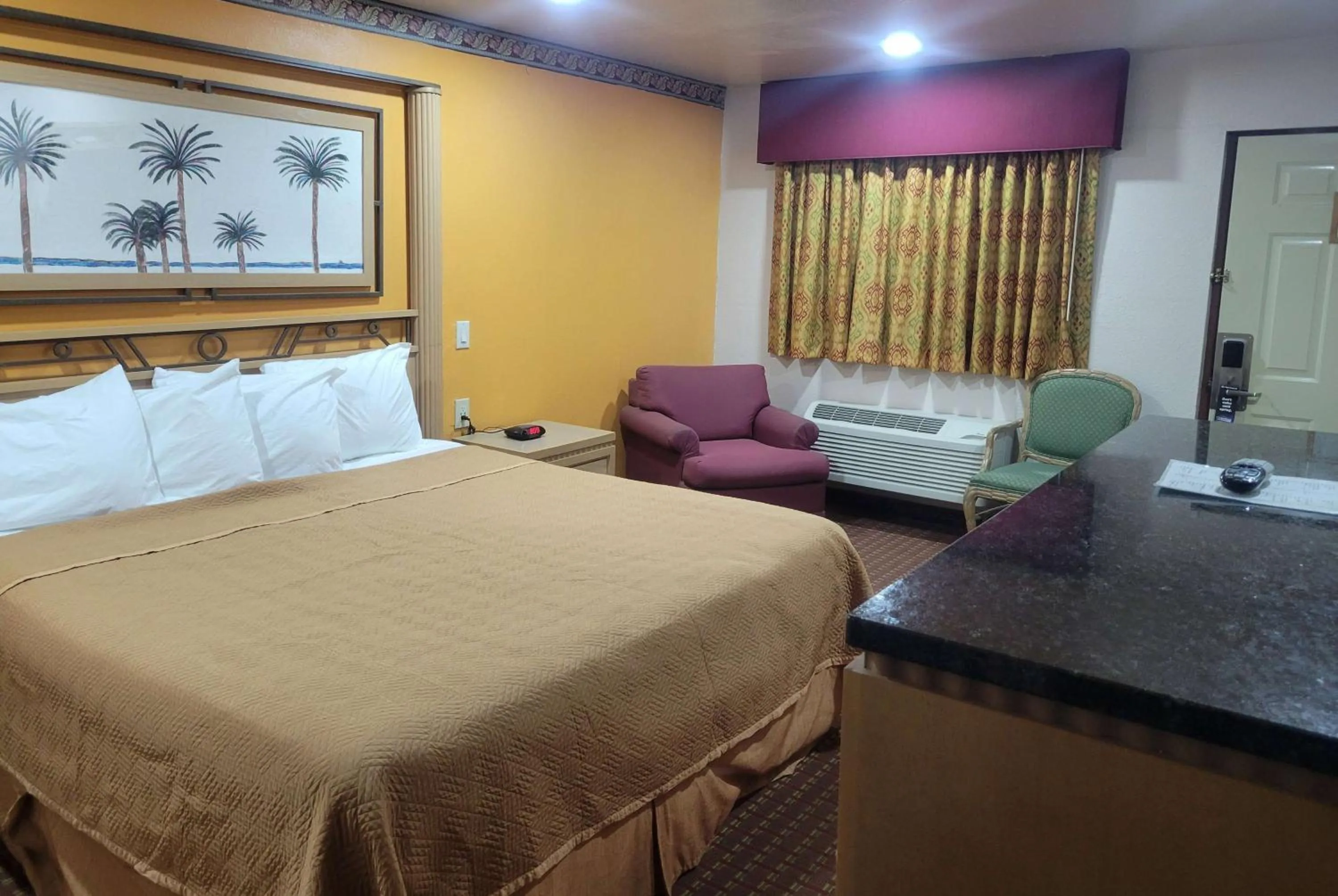 King Room - Non-Smoking in Travelodge by Wyndham Memphis