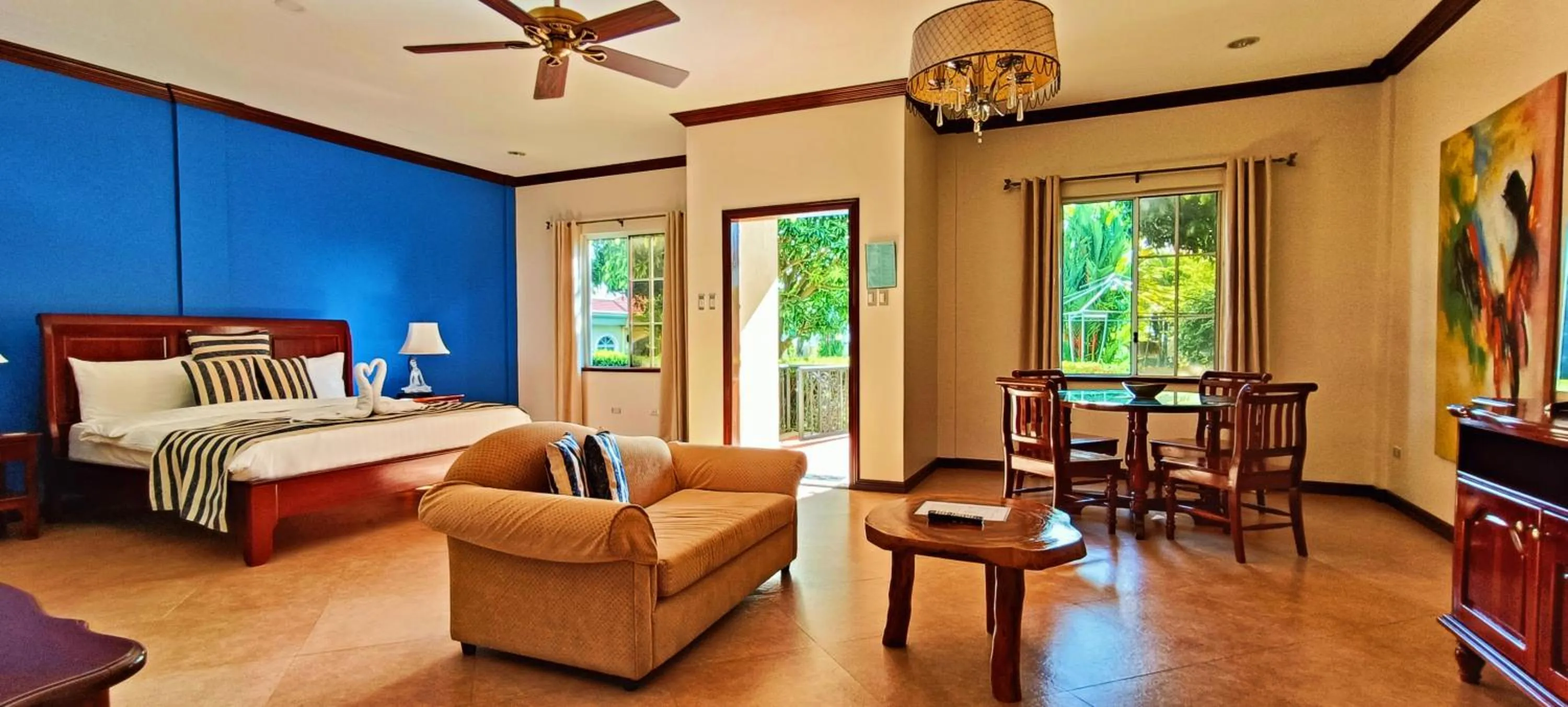 King Suite with Pool View in Star View Boutique Resort