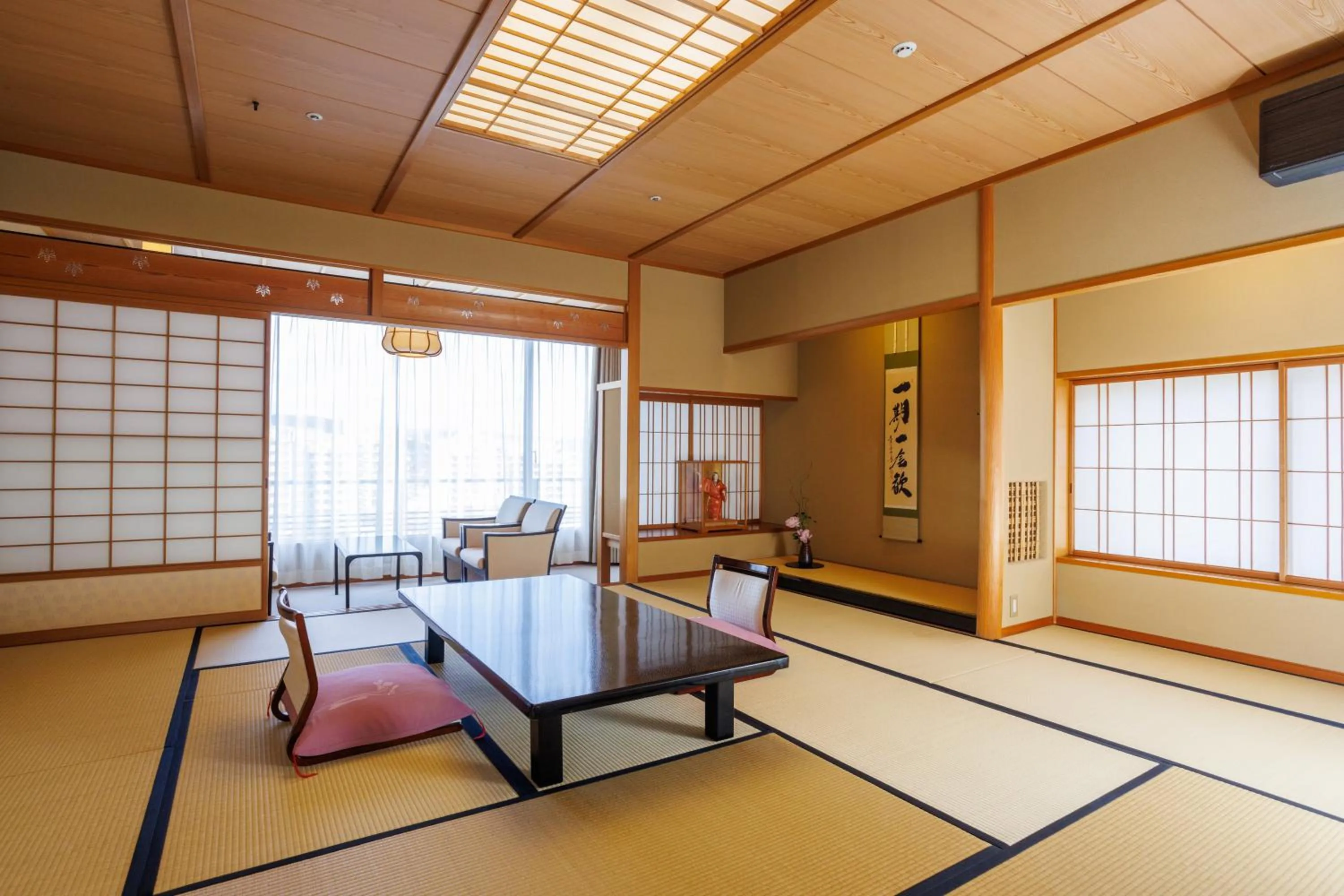 Japanese-Style Superior Room in Hotel Wakamizu