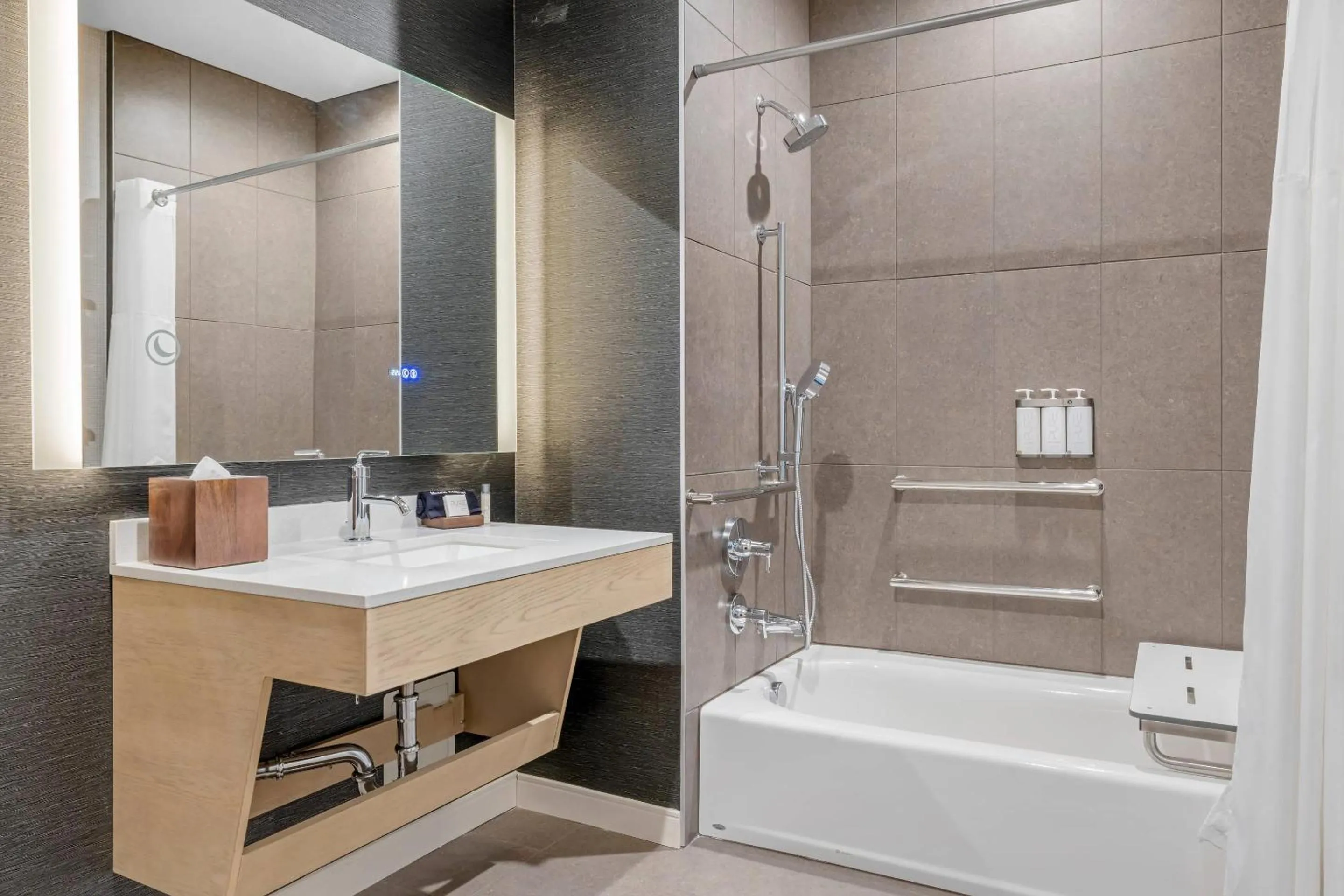 Elite Floor King Room - Disability Access/Non Smoking in Cambria Hotel Burbank Airport