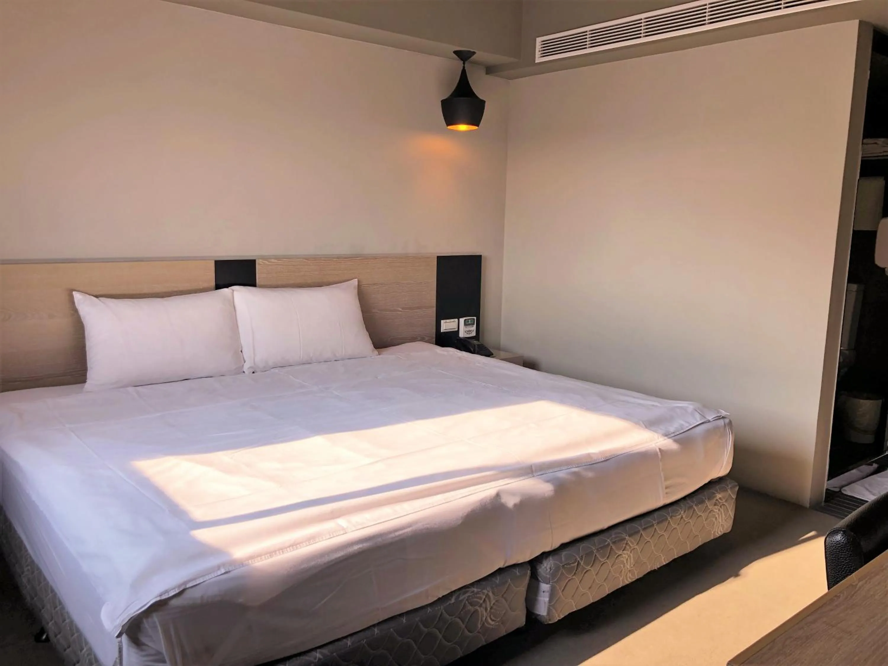 Standard King Room in Kiwi Express Hotel - Jiuru Rd