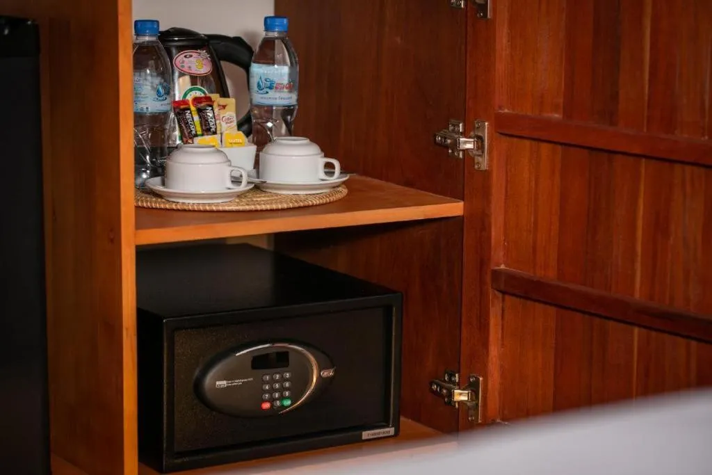 Deluxe Double or Twin - single occupancy - Free Airport Pick Up in Mera Residence