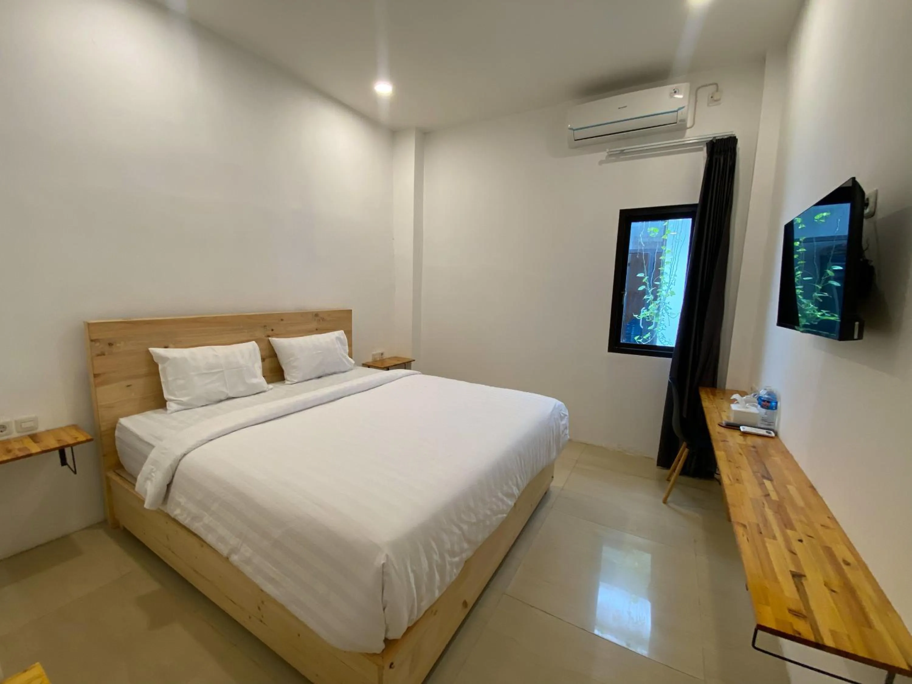 Standard Double Room in Urbanview Hotel Medio Inn Palu by RedDoorz