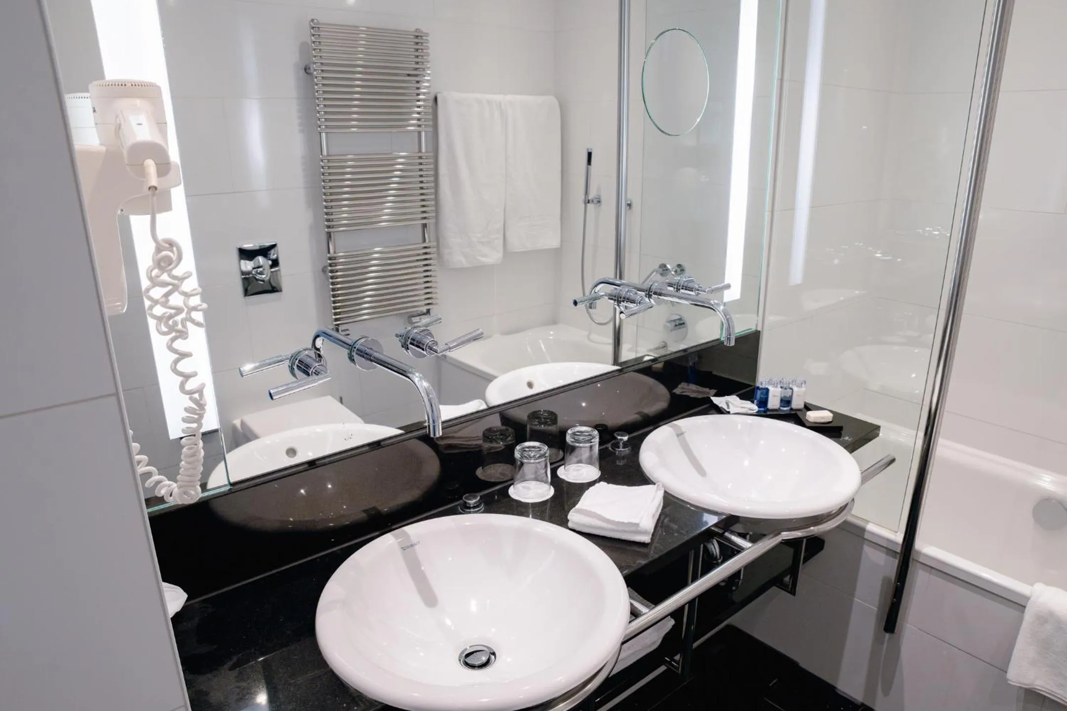 Classic Double or Twin Room with Canal View in Ambassade Hotel