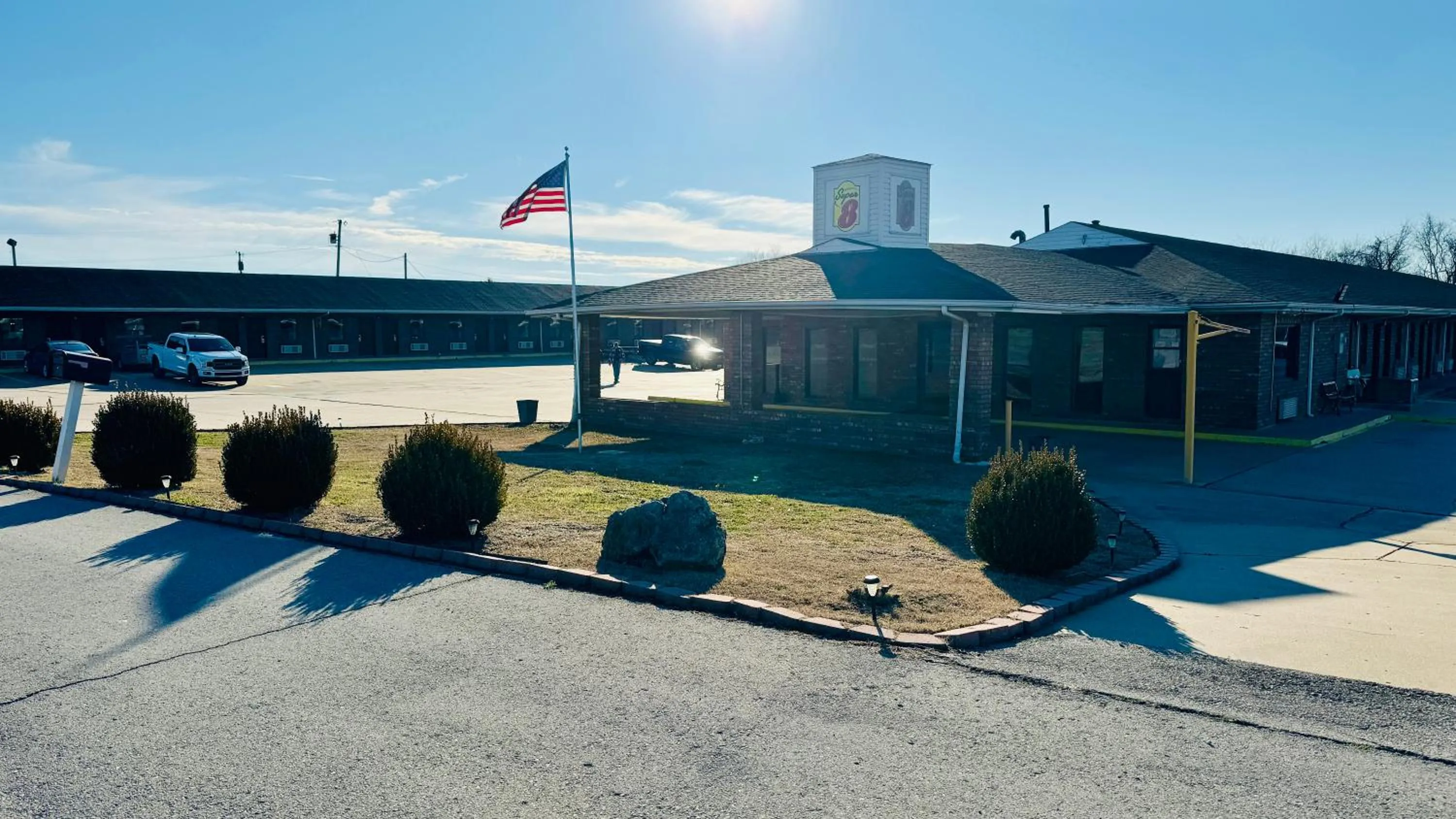 Queen Room - Smoking in Super 8 by Wyndham Henryetta