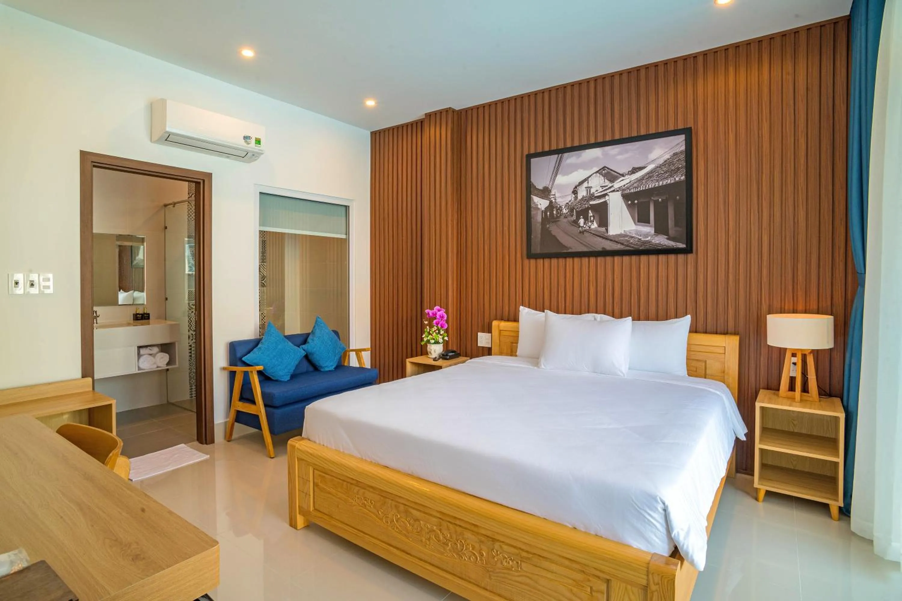 Double Room with Pool View in White House Central Villa