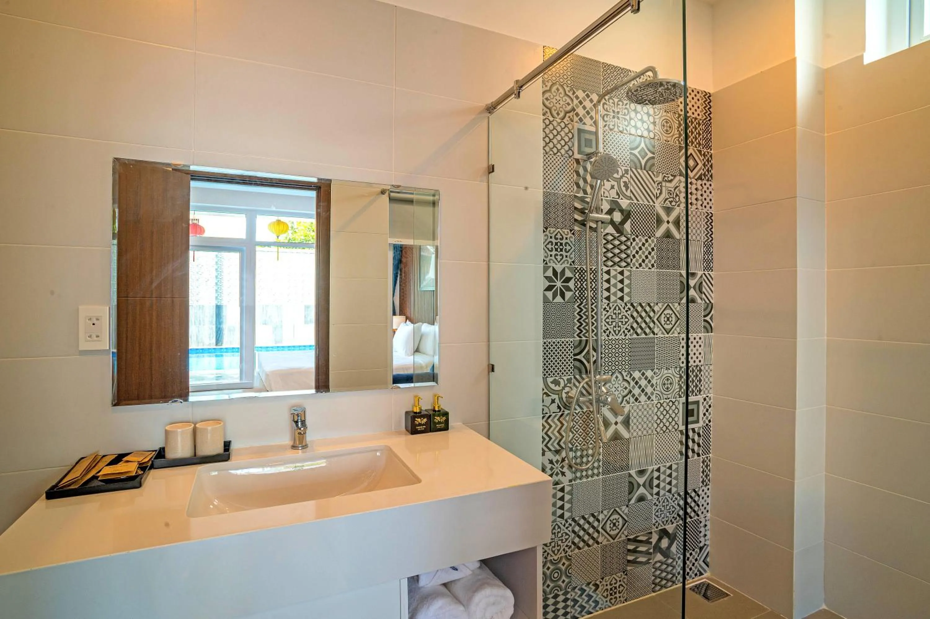 Deluxe Double Room with Balcony in White House Central Villa