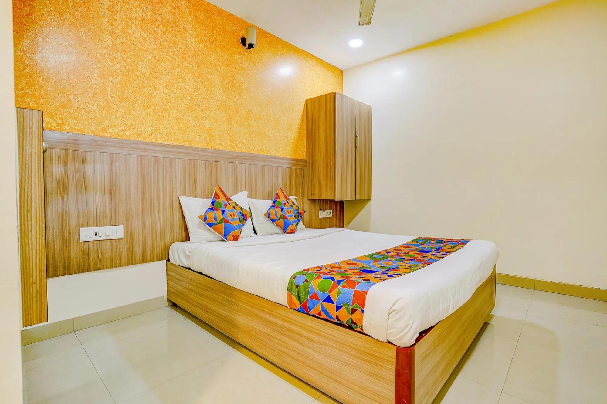 Deluxe Room - single occupancy in FabExpress Prakash Inn - Nr Mumbai International Airport